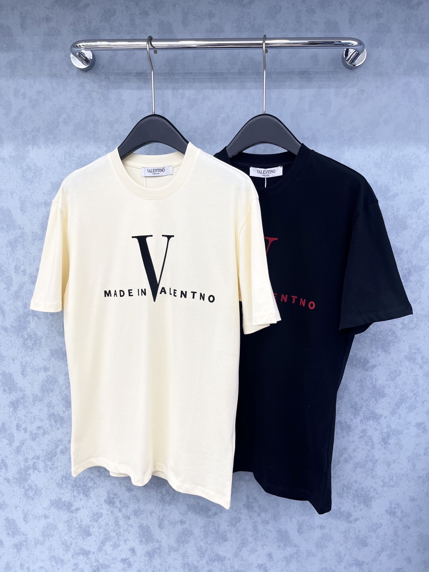 🛒𝐍𝐄𝐖 · 𝟐𝟎𝟐5/爆款现货原单品质 Vale*｜25新品印花短袖T恤精致版型上身巨显瘦！定制最新图