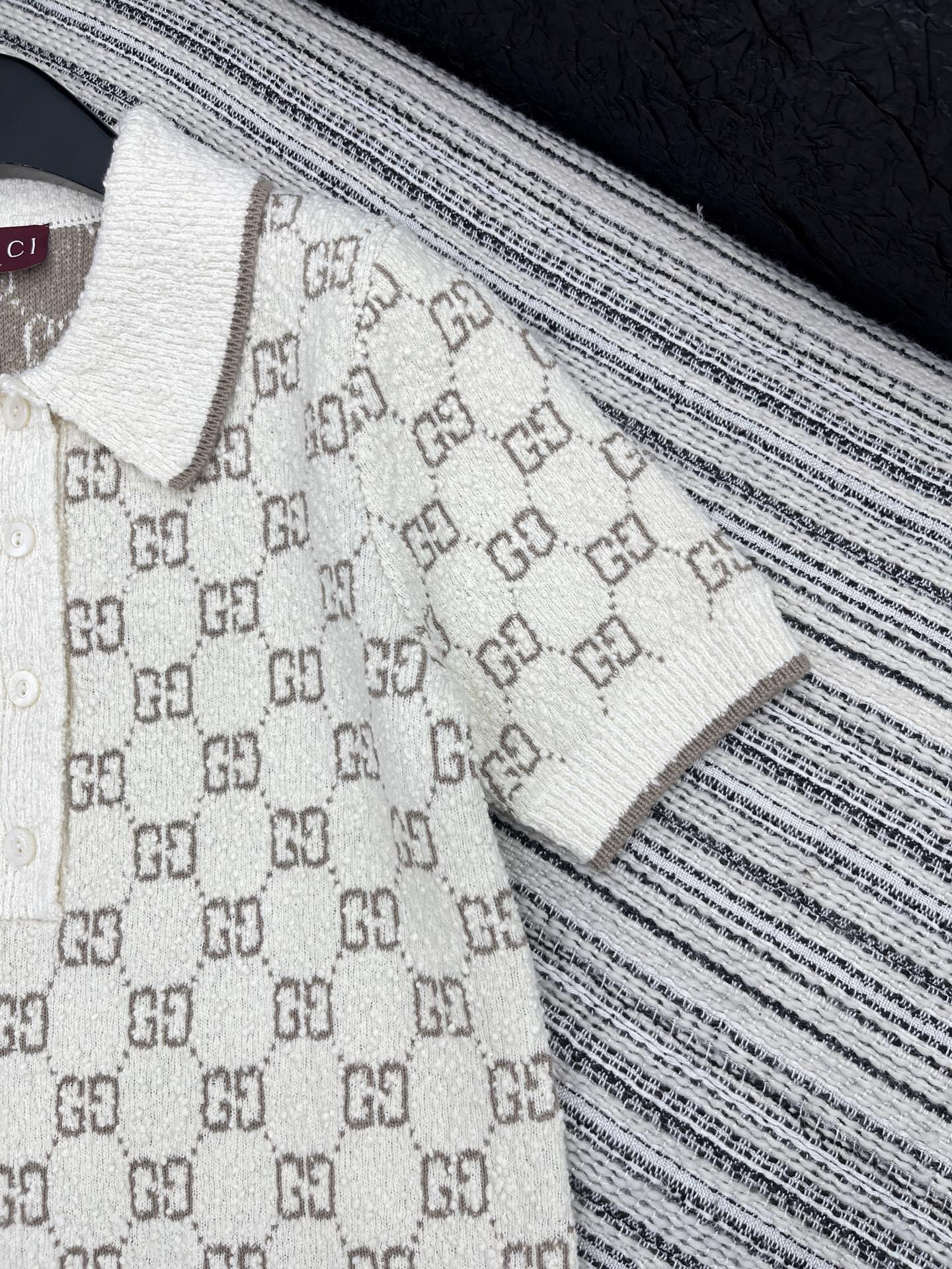 🛒𝐍𝐄𝐖 · 𝟐𝟎𝟐5/爆款现货原单品质 Gucc*｜25新品短袖翻领针织裙精致常规版型上身巨显瘦！定制