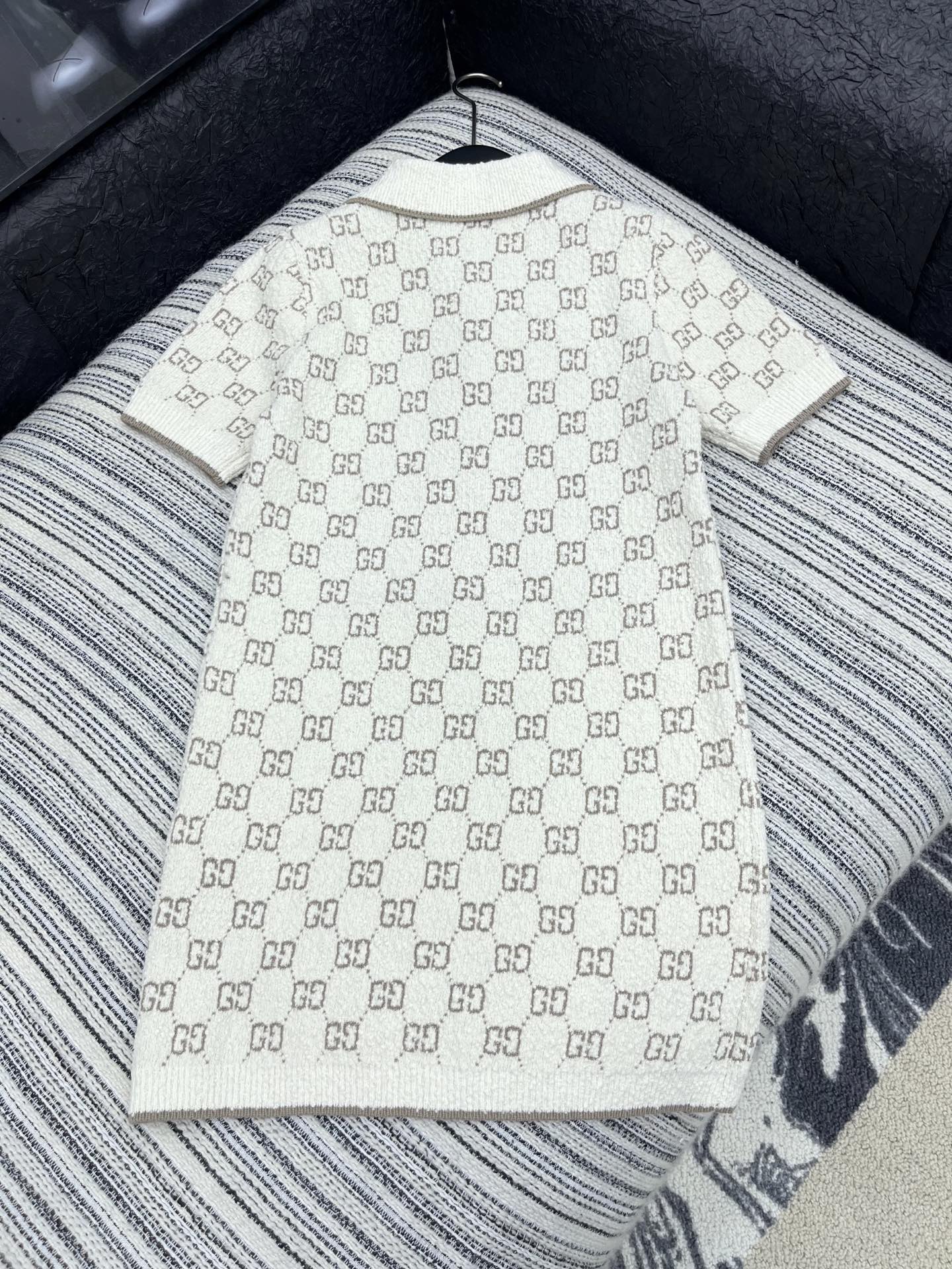 🛒𝐍𝐄𝐖 · 𝟐𝟎𝟐5/爆款现货原单品质 Gucc*｜25新品短袖翻领针织裙精致常规版型上身巨显瘦！定制