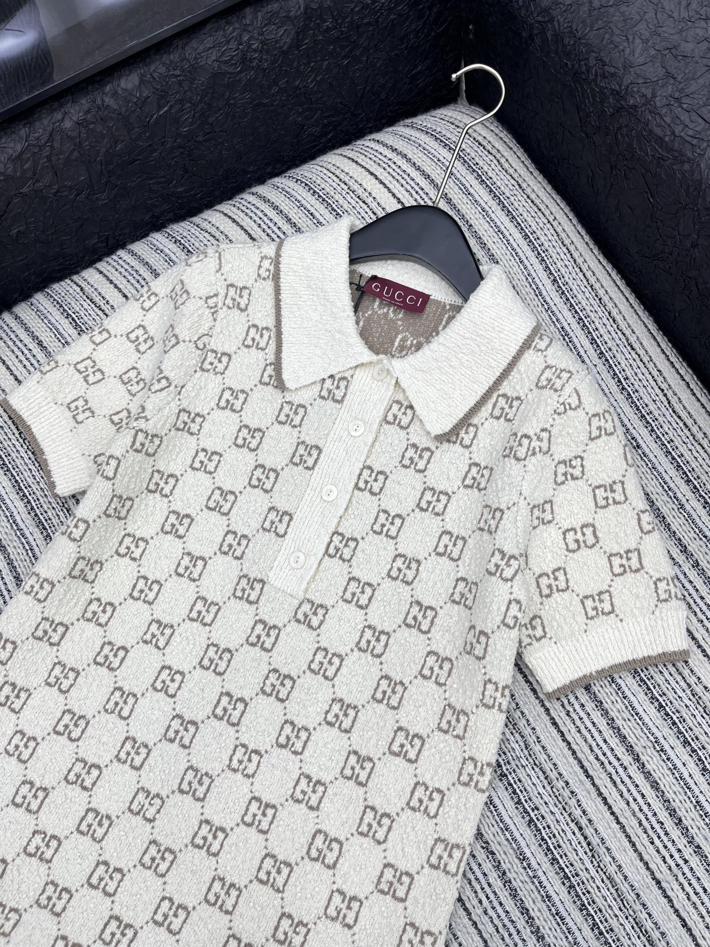 🛒𝐍𝐄𝐖 · 𝟐𝟎𝟐5/爆款现货原单品质 Gucc*｜25新品短袖翻领针织裙精致常规版型上身巨显瘦！定制