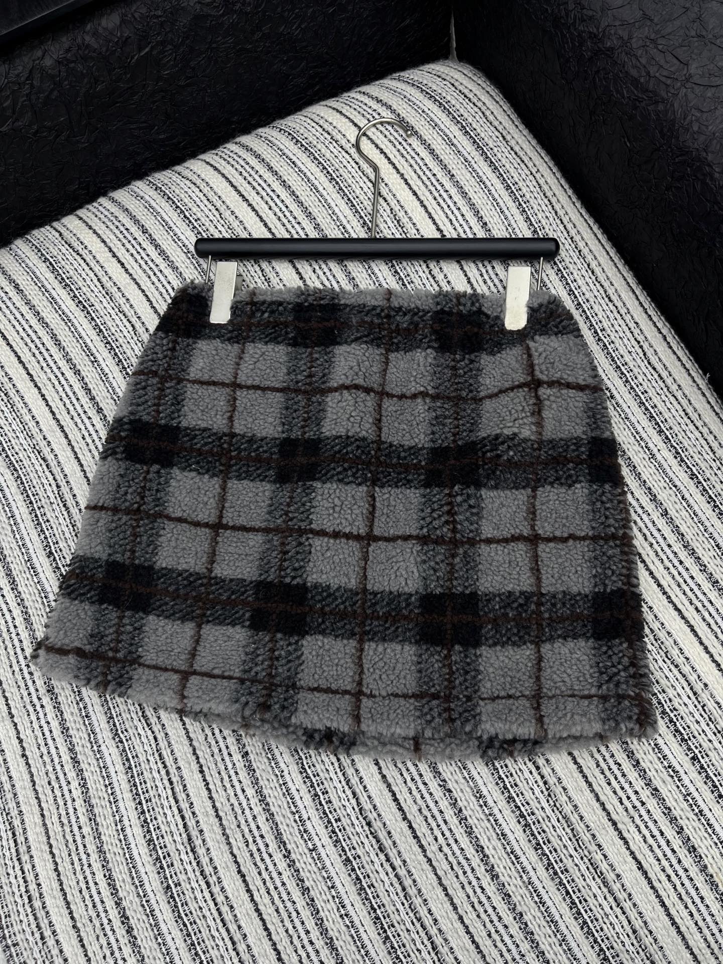 🛒𝐍𝐄𝐖 · 𝟐𝟎𝟐5/爆款现货【原版定制】 Miu Mi *｜2025新品摇粒绒松紧半裙对比🆚品质 定