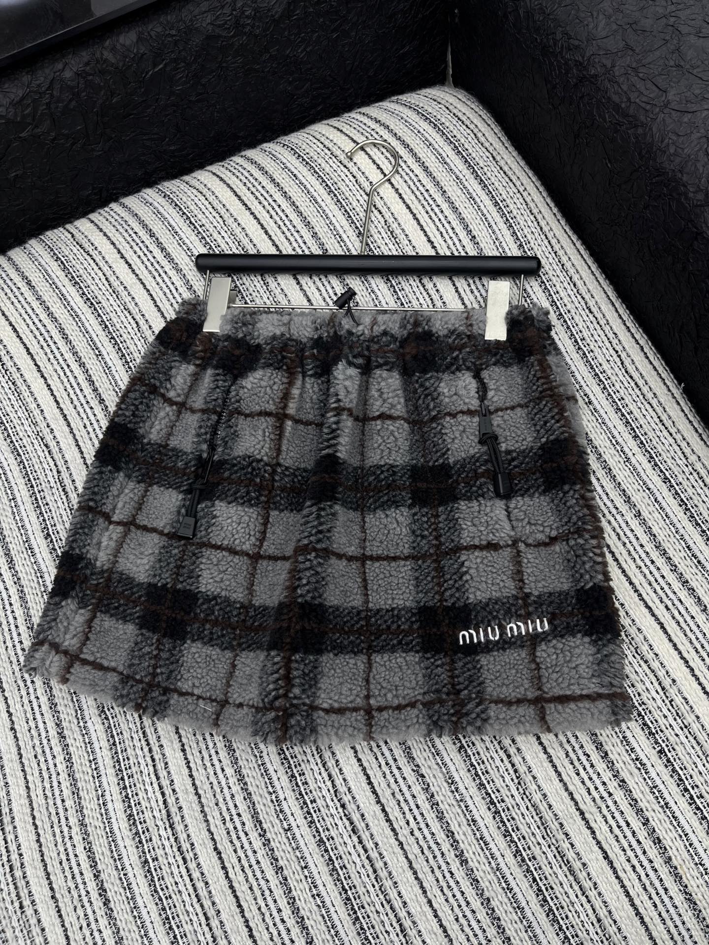 🛒𝐍𝐄𝐖 · 𝟐𝟎𝟐5/爆款现货【原版定制】 Miu Mi *｜2025新品摇粒绒松紧半裙对比🆚品质 定