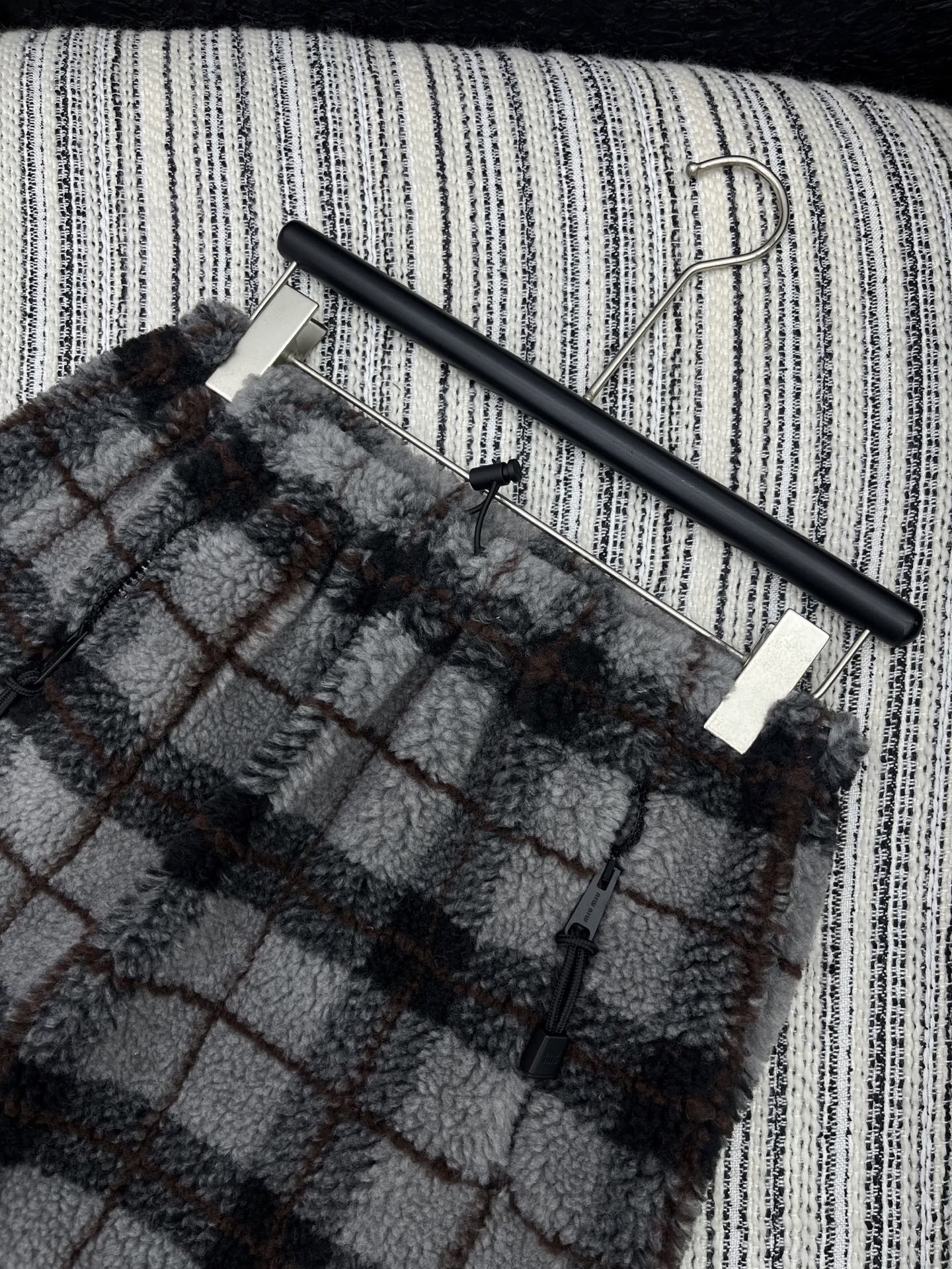 🛒𝐍𝐄𝐖 · 𝟐𝟎𝟐5/爆款现货【原版定制】 Miu Mi *｜2025新品摇粒绒松紧半裙对比🆚品质 定