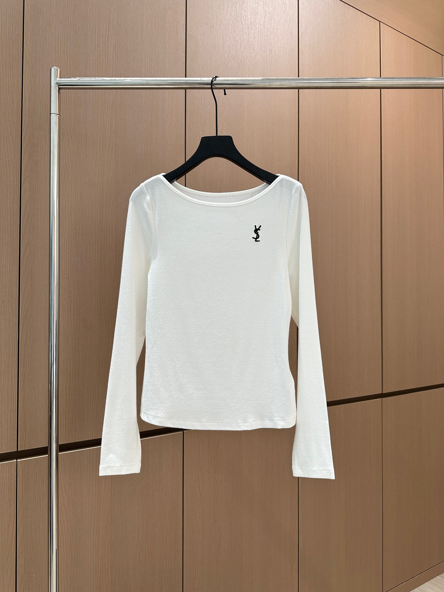 🛒𝐍𝐄𝐖 · 𝟐𝟎𝟐5/爆款现货设计师 原创｜2025新款刺绣打底衫云感舒适的系列！上身的触感谁穿谁知道