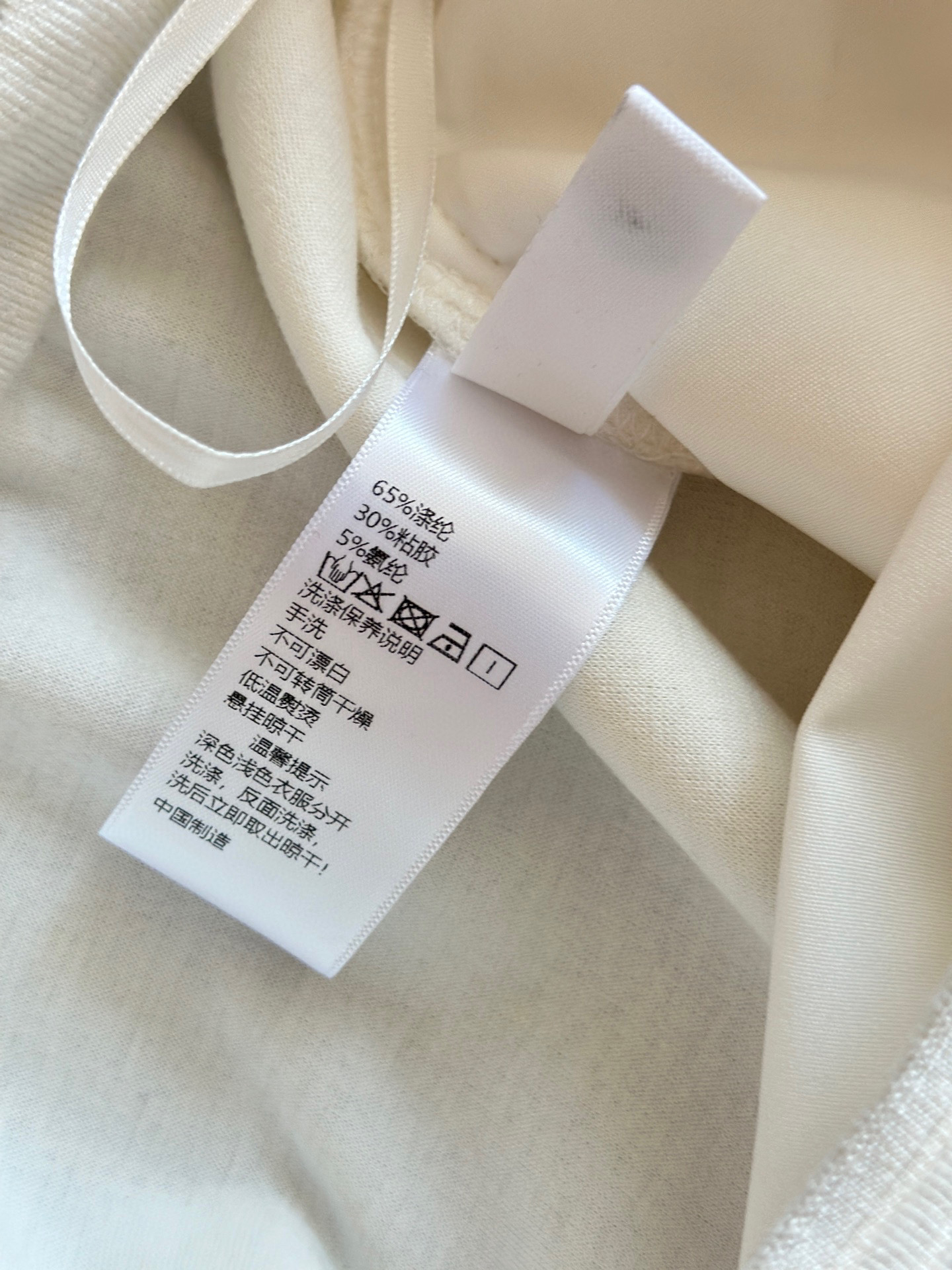 🛒𝐍𝐄𝐖 · 𝟐𝟎𝟐5/爆款现货原创 设计师｜女神同款字母休闲裤这款裤子选用优质面料，工艺设计，清新的色