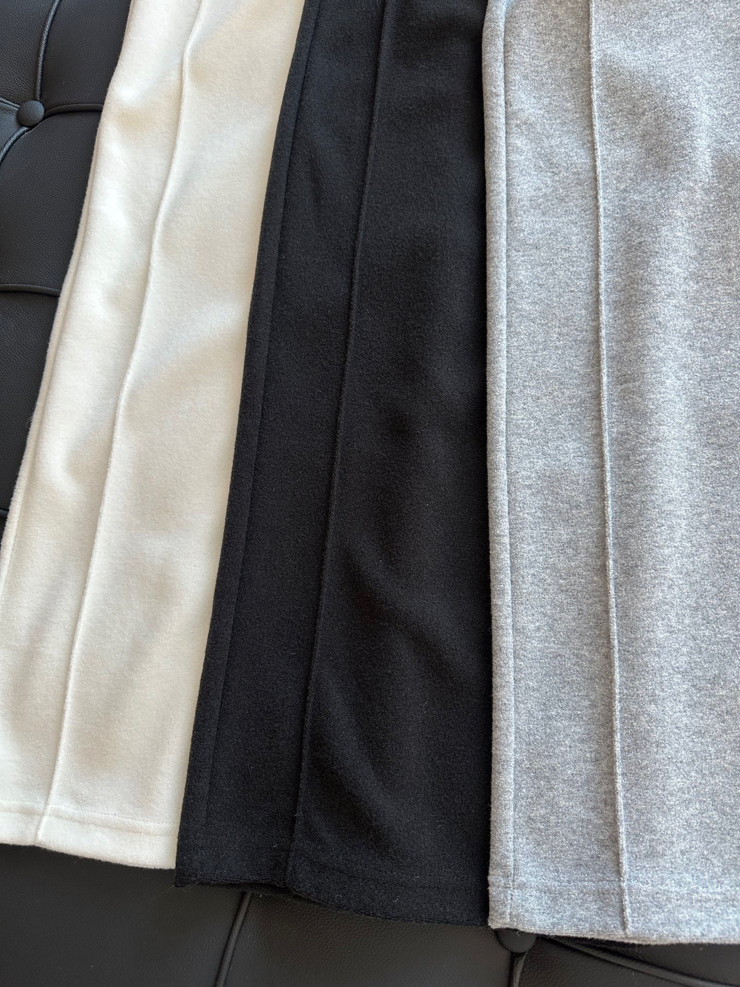 🛒𝐍𝐄𝐖 · 𝟐𝟎𝟐5/爆款现货原创 设计师｜女神同款字母休闲裤这款裤子选用优质面料，工艺设计，清新的色