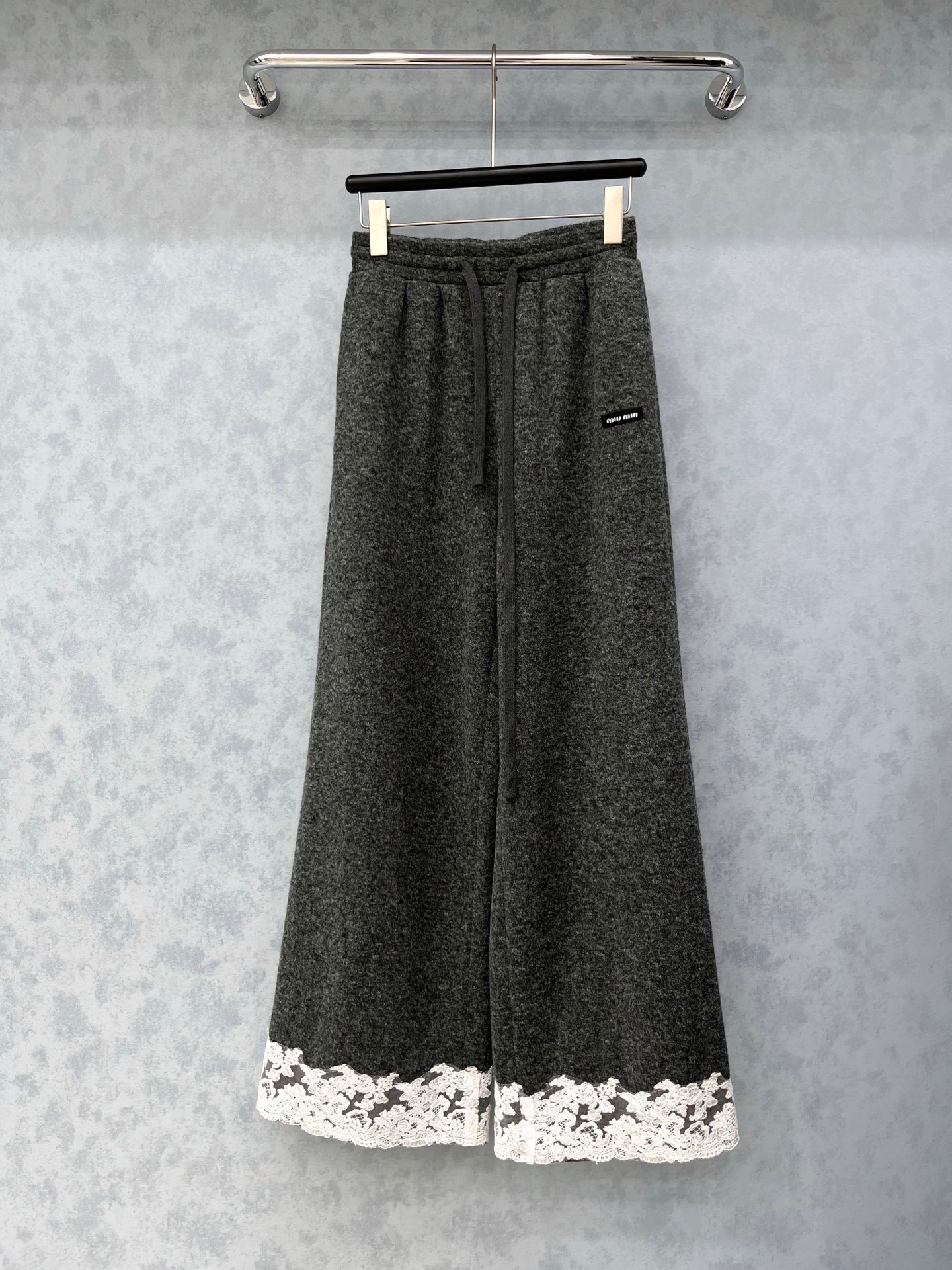 🛒𝐍𝐄𝐖 · 𝟐𝟎𝟐5/爆款现货原单品质 Miu Mi*｜2025新品加厚羊毛休闲裤高品质羊毛🦙 ，软软