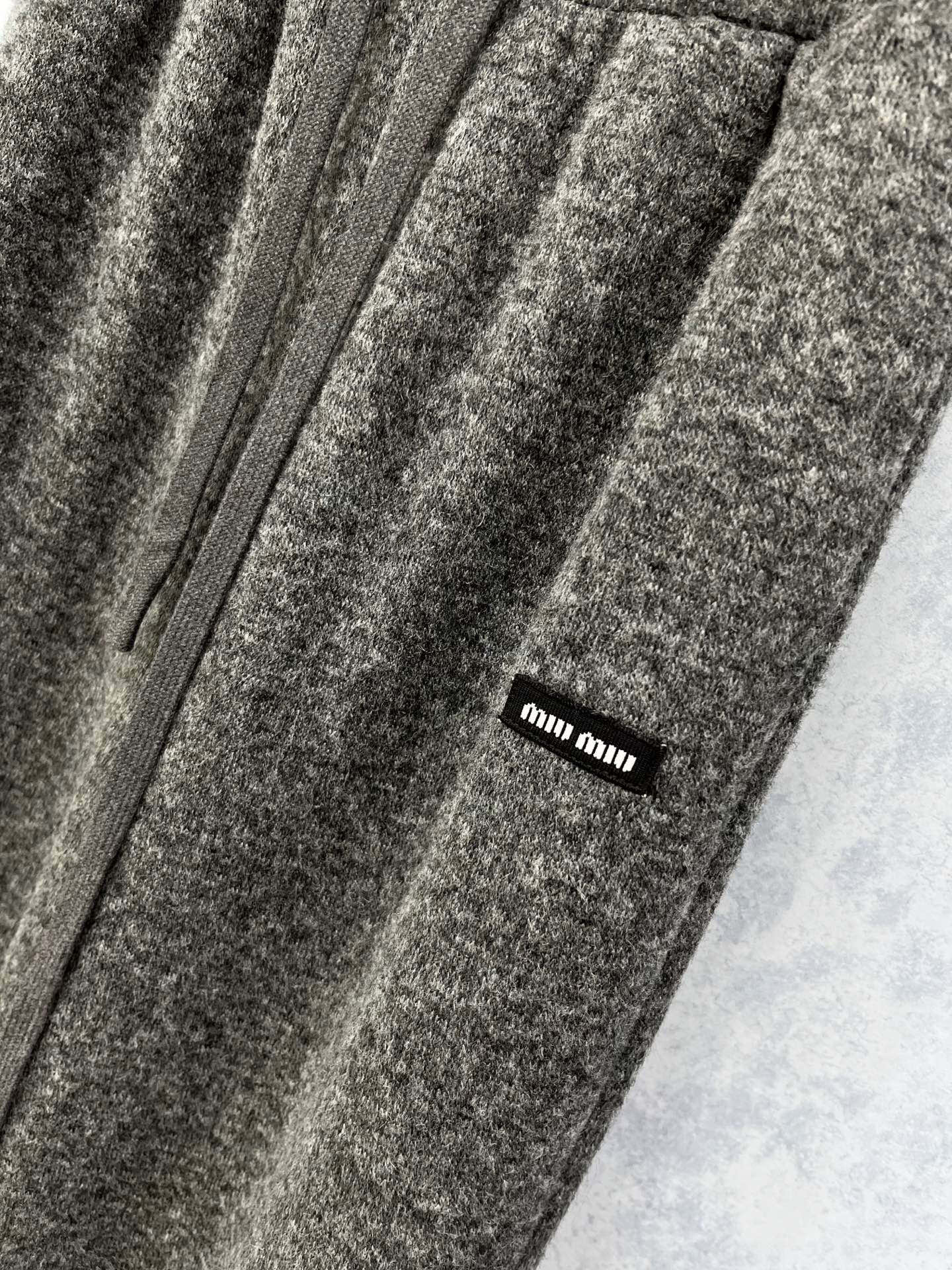 🛒𝐍𝐄𝐖 · 𝟐𝟎𝟐5/爆款现货原单品质 Miu Mi*｜2025新品加厚羊毛休闲裤高品质羊毛🦙 ，软软