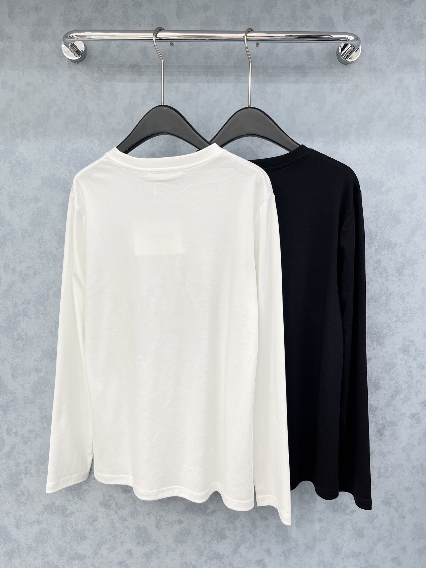 🛒𝐍𝐄𝐖 · 𝟐𝟎𝟐5/爆款现货原单品质 Alex*｜精致订钻长袖T恤高订面料 亲肤透气舒适标志性字母图