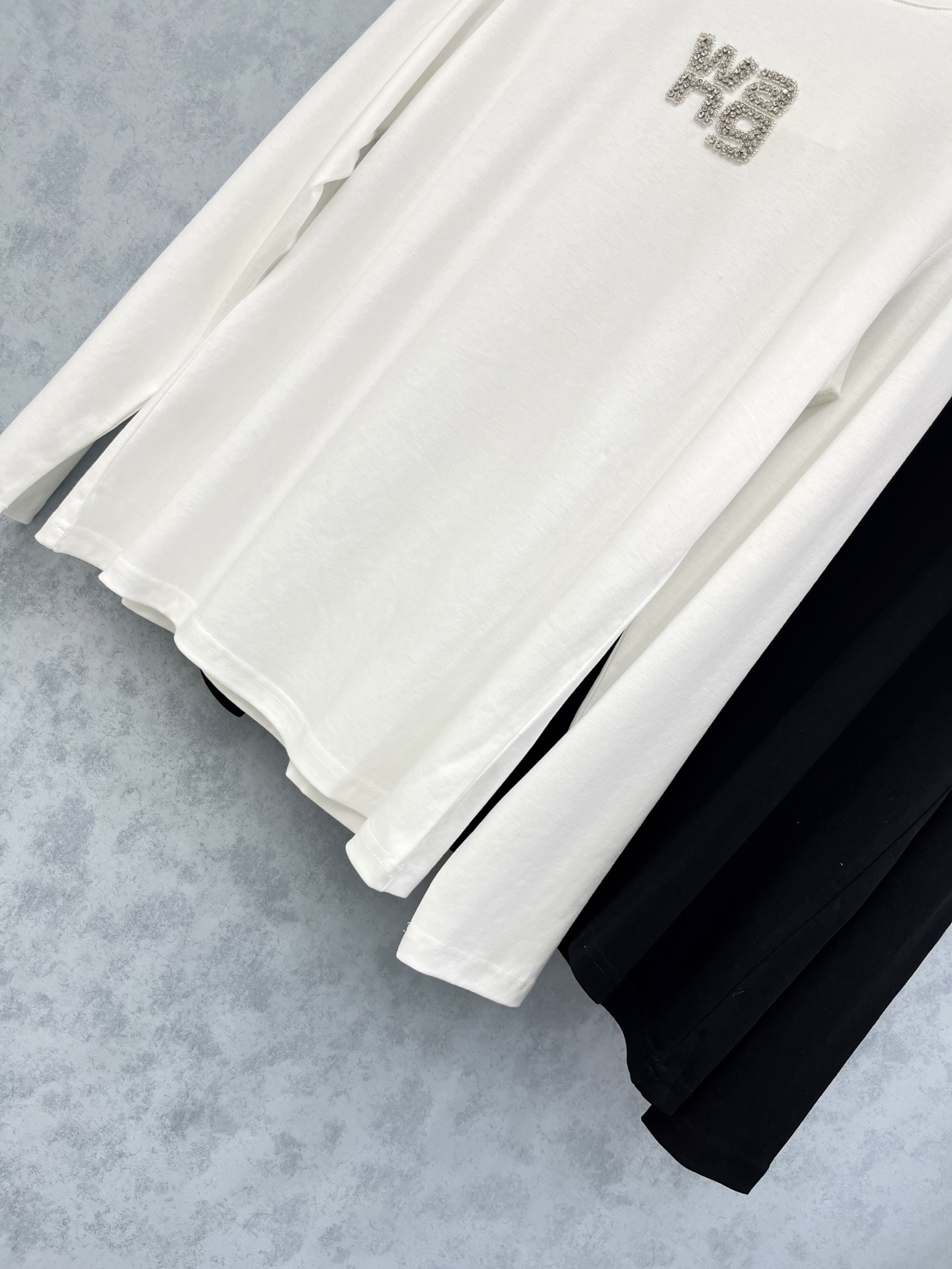 🛒𝐍𝐄𝐖 · 𝟐𝟎𝟐5/爆款现货原单品质 Alex*｜精致订钻长袖T恤高订面料 亲肤透气舒适标志性字母图