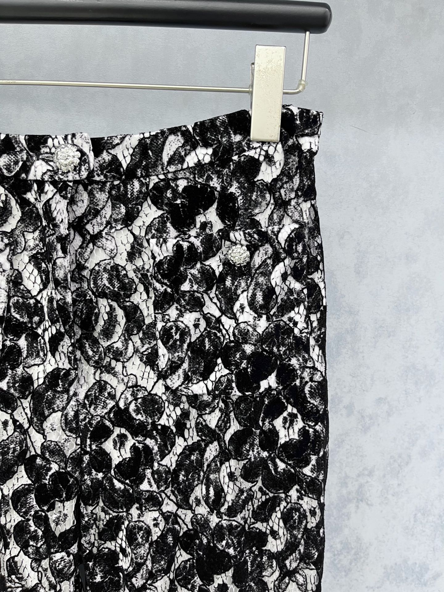 🛒𝐍𝐄𝐖 · 𝟐𝟎𝟐5/爆款【原版定制】Chane*｜ 2025新品蕾丝花边休闲裤 系列款定制YB进口材