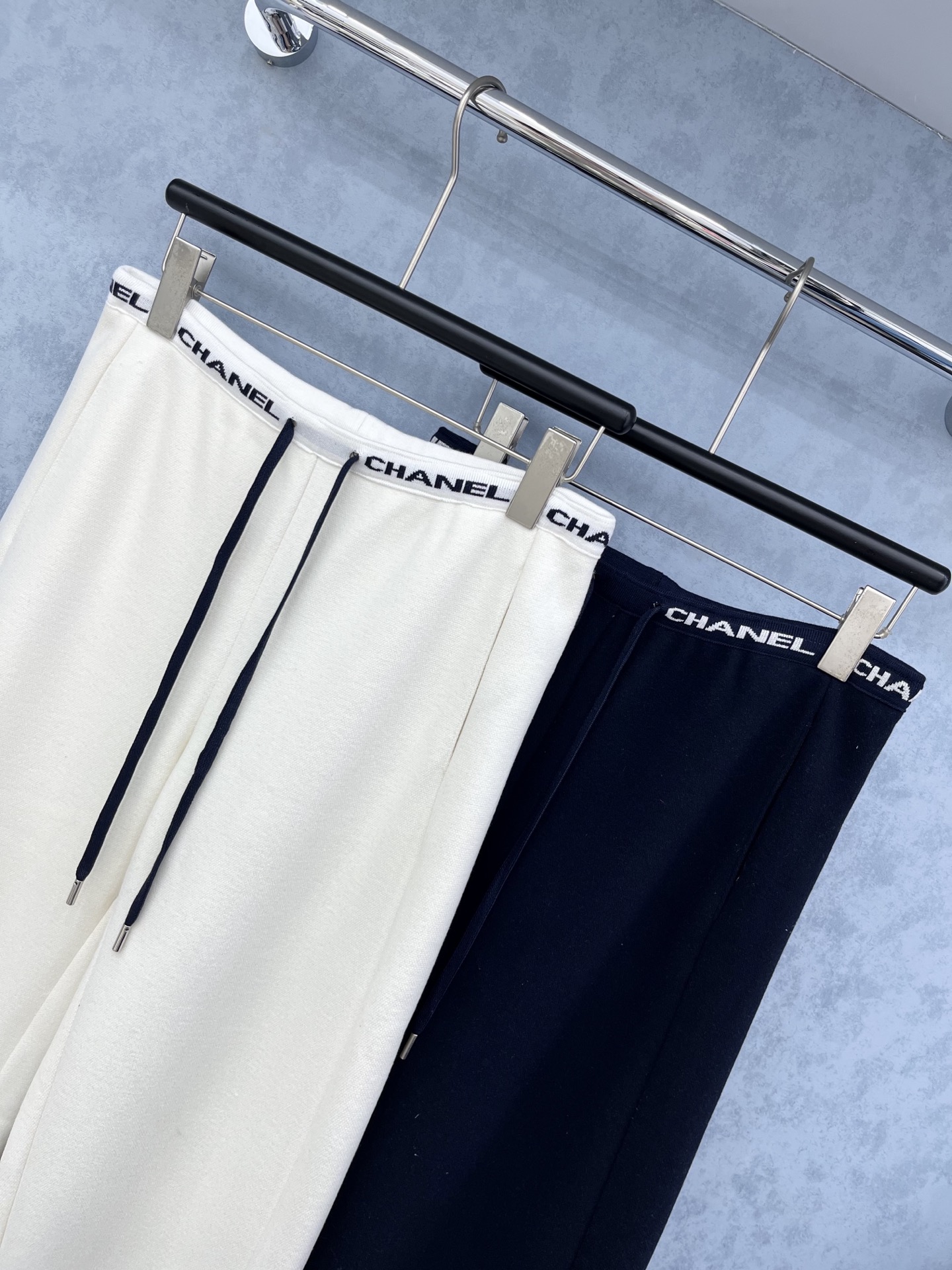 🛒𝐍𝐄𝐖 · 𝟐𝟎𝟐5/爆款现货原单品质 Cha*｜25新款加绒休闲裤重工抽绳拼接松紧腰工艺 高订面料亲