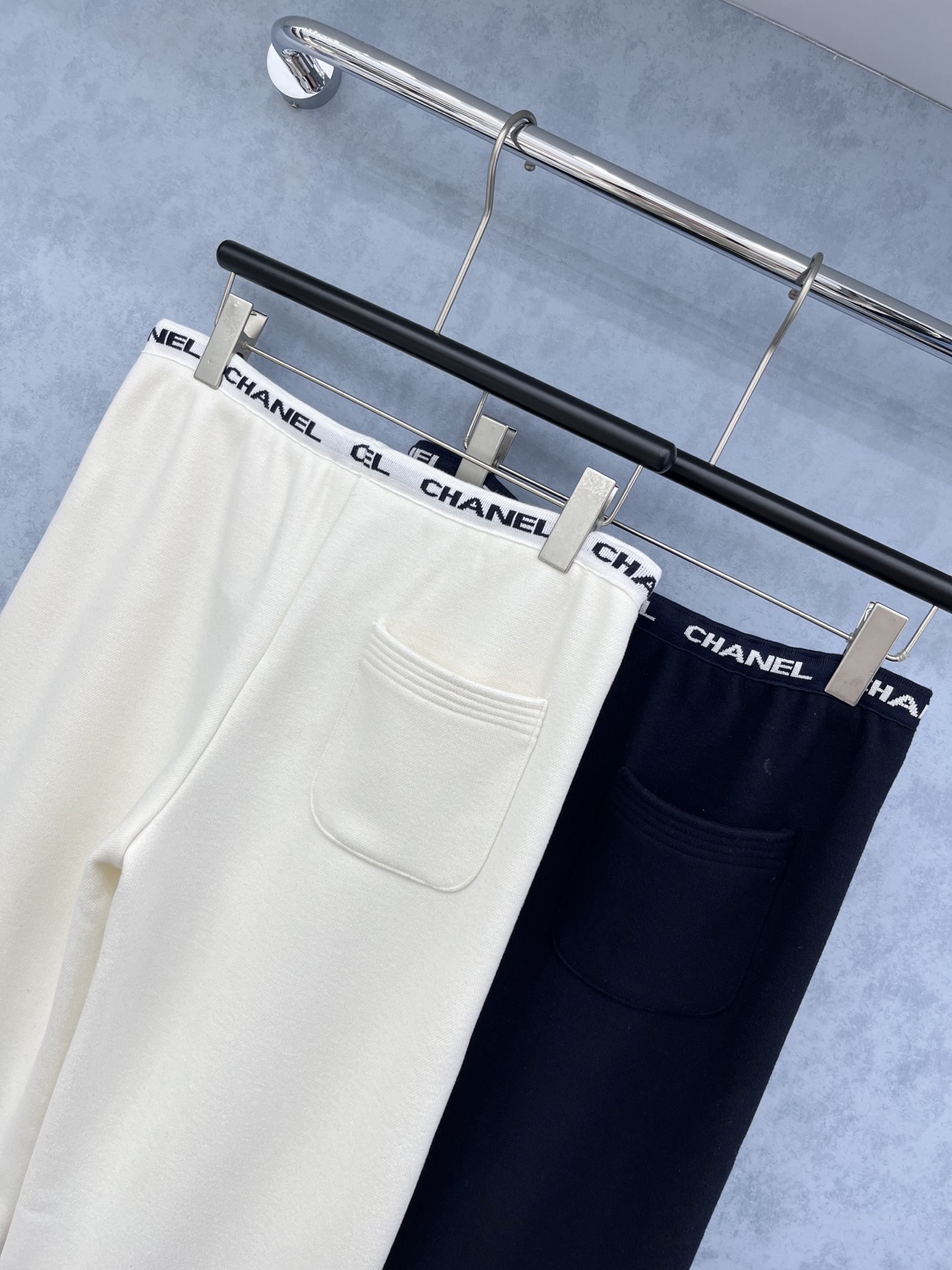 🛒𝐍𝐄𝐖 · 𝟐𝟎𝟐5/爆款现货原单品质 Cha*｜25新款加绒休闲裤重工抽绳拼接松紧腰工艺 高订面料亲