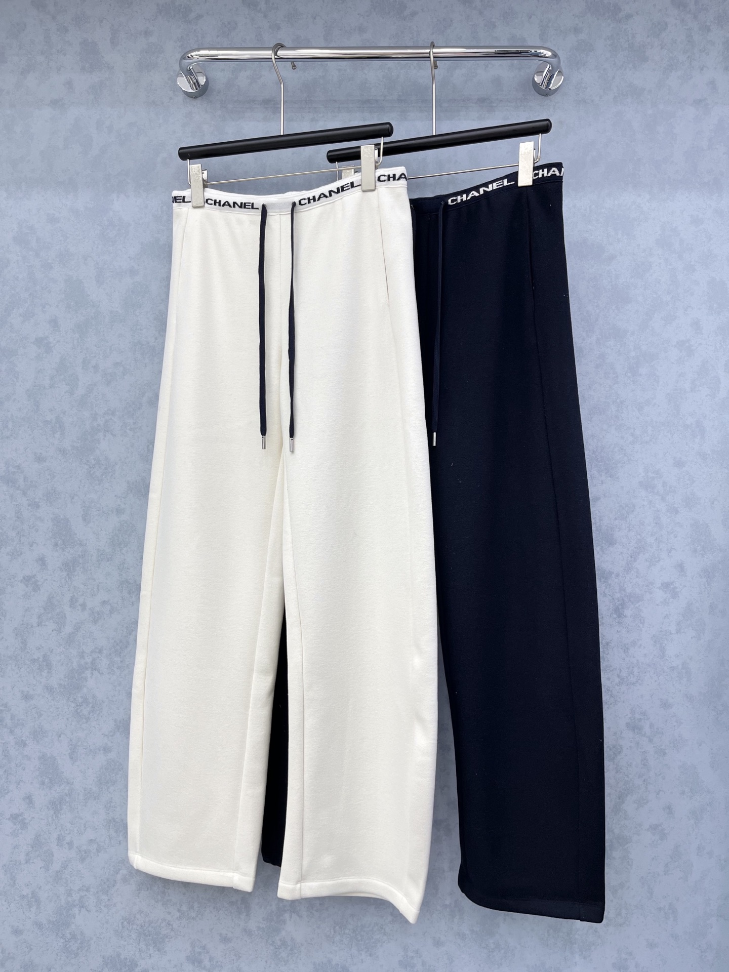 🛒𝐍𝐄𝐖 · 𝟐𝟎𝟐5/爆款现货原单品质 Cha*｜25新款加绒休闲裤重工抽绳拼接松紧腰工艺 高订面料亲