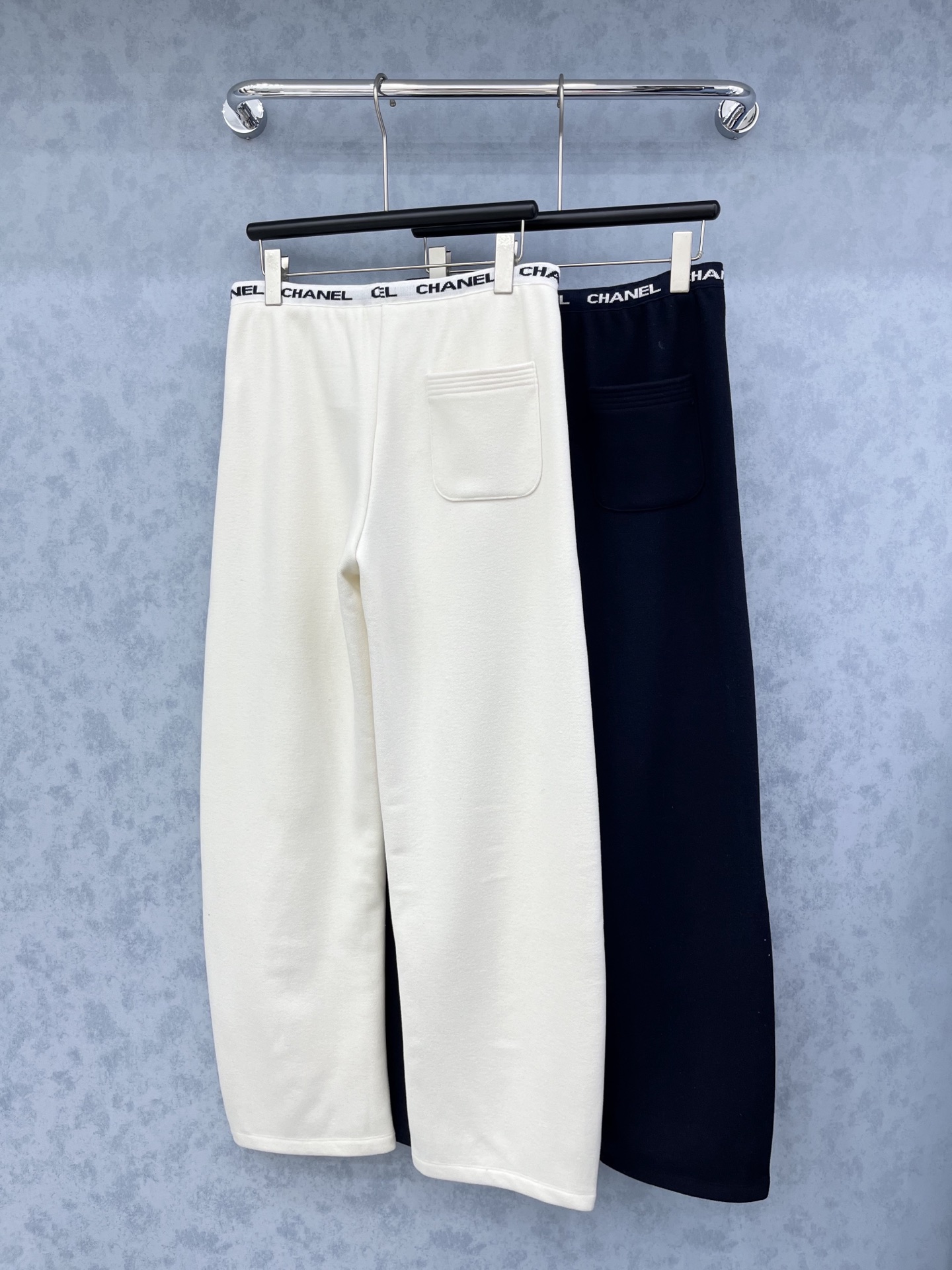 🛒𝐍𝐄𝐖 · 𝟐𝟎𝟐5/爆款现货原单品质 Cha*｜25新款加绒休闲裤重工抽绳拼接松紧腰工艺 高订面料亲