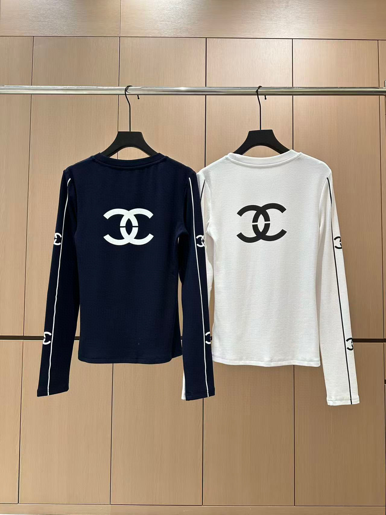 🛒𝐍𝐄𝐖 · 𝟐𝟎𝟐5/爆款现货设计师 原创｜2025新款印花加绒打底衫云感舒适的系列！上身的触感谁穿谁