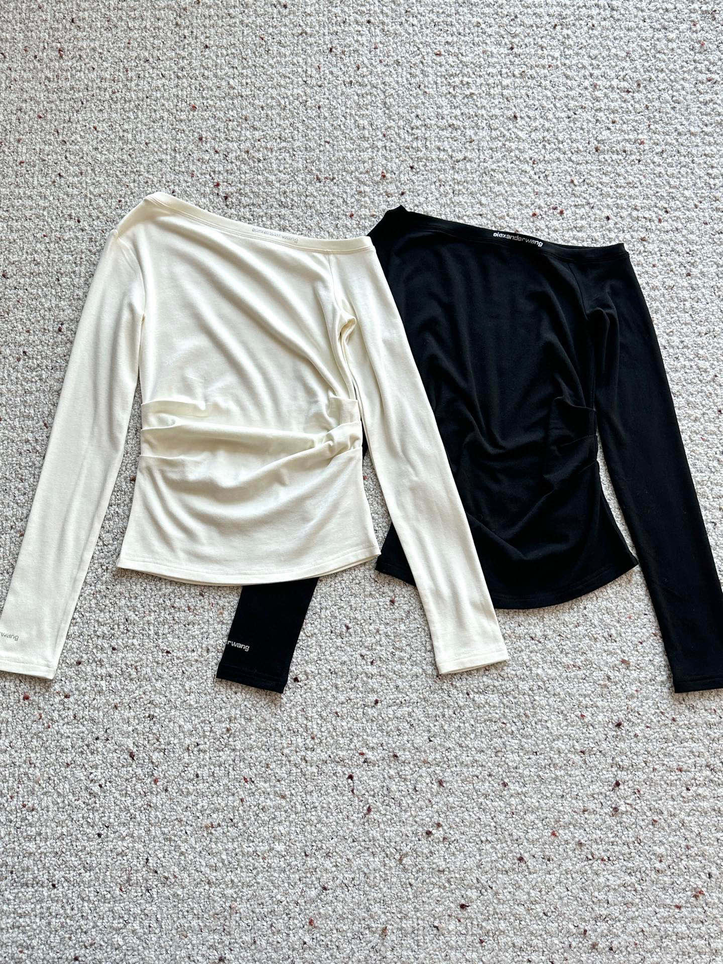 🛒𝐍𝐄𝐖 · 𝟐𝟎𝟐5/爆款现货设计师 原创｜2025新款斜肩打底衫云感舒适的系列！上身的触感谁穿谁知道