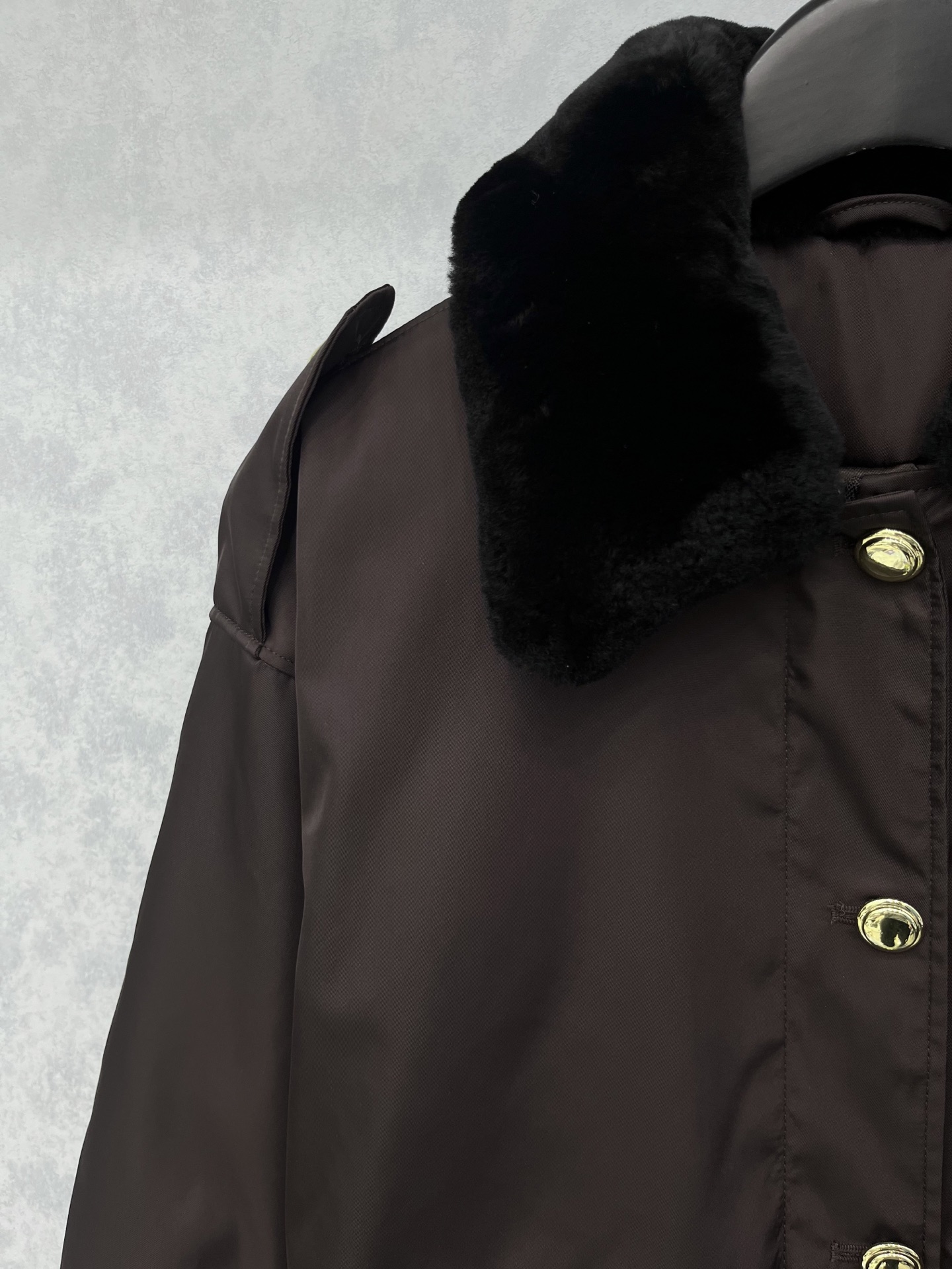 🛒𝐍𝐄𝐖 · 𝟐𝟎𝟐5/爆款现货原单品质 Miu Mi *｜25秋冬新品撞色毛领翻领棉服外套定制金色纽扣