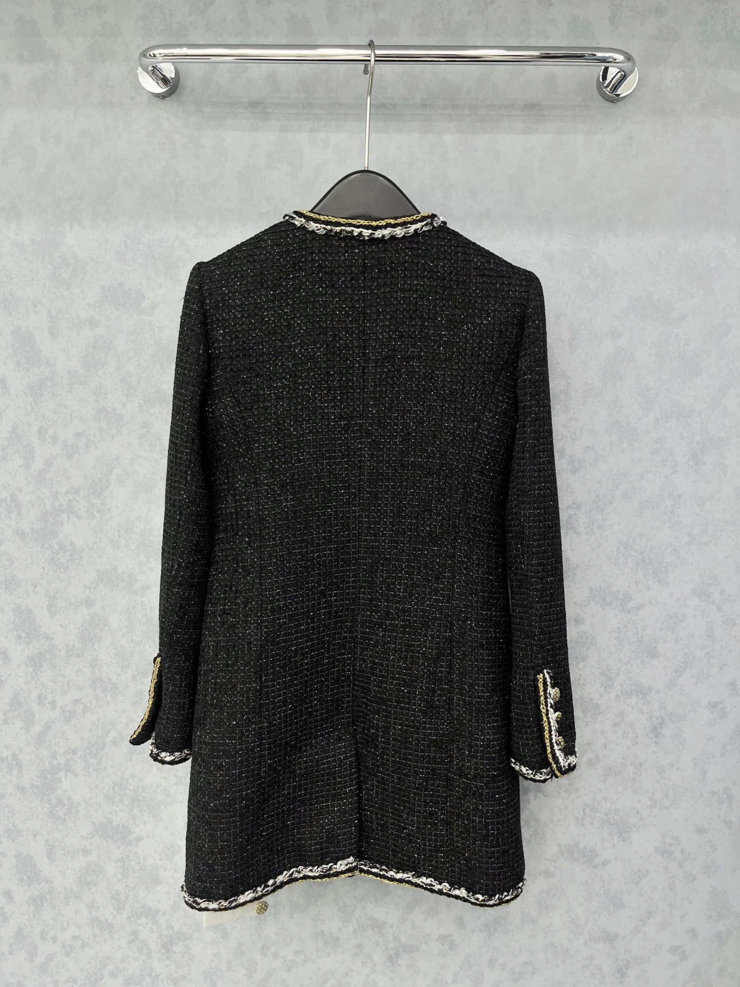 🛒𝐍𝐄𝐖 · 𝟐𝟎𝟐5/爆款现货【原版定制】Chane*｜2025新品黑金配色粗花呢圆领长款外套定制YB