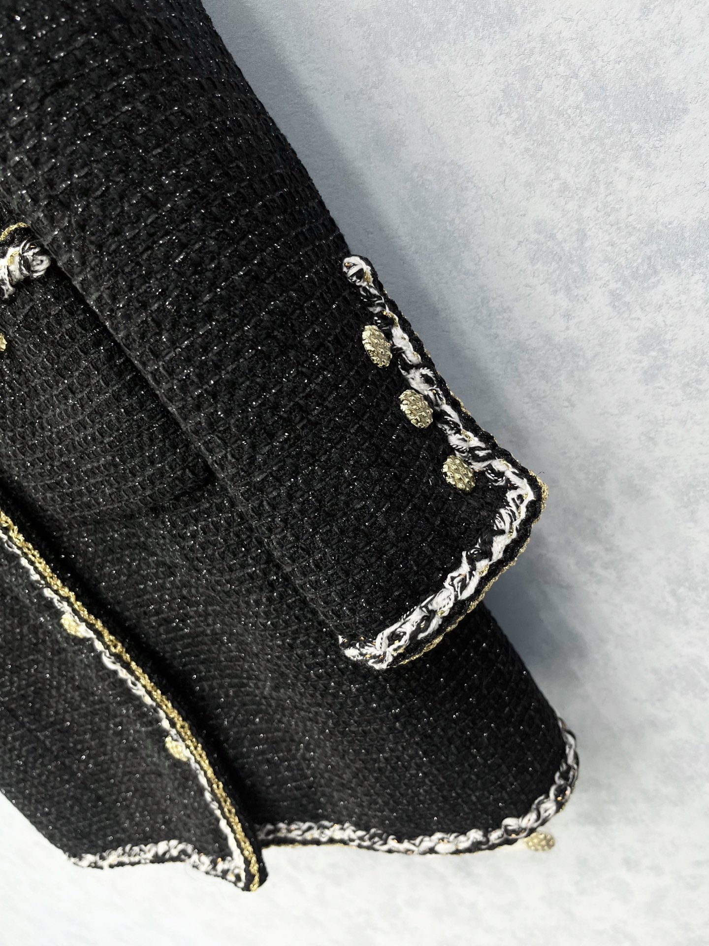 🛒𝐍𝐄𝐖 · 𝟐𝟎𝟐5/爆款现货【原版定制】Chane*｜2025新品黑金配色粗花呢圆领长款外套定制YB