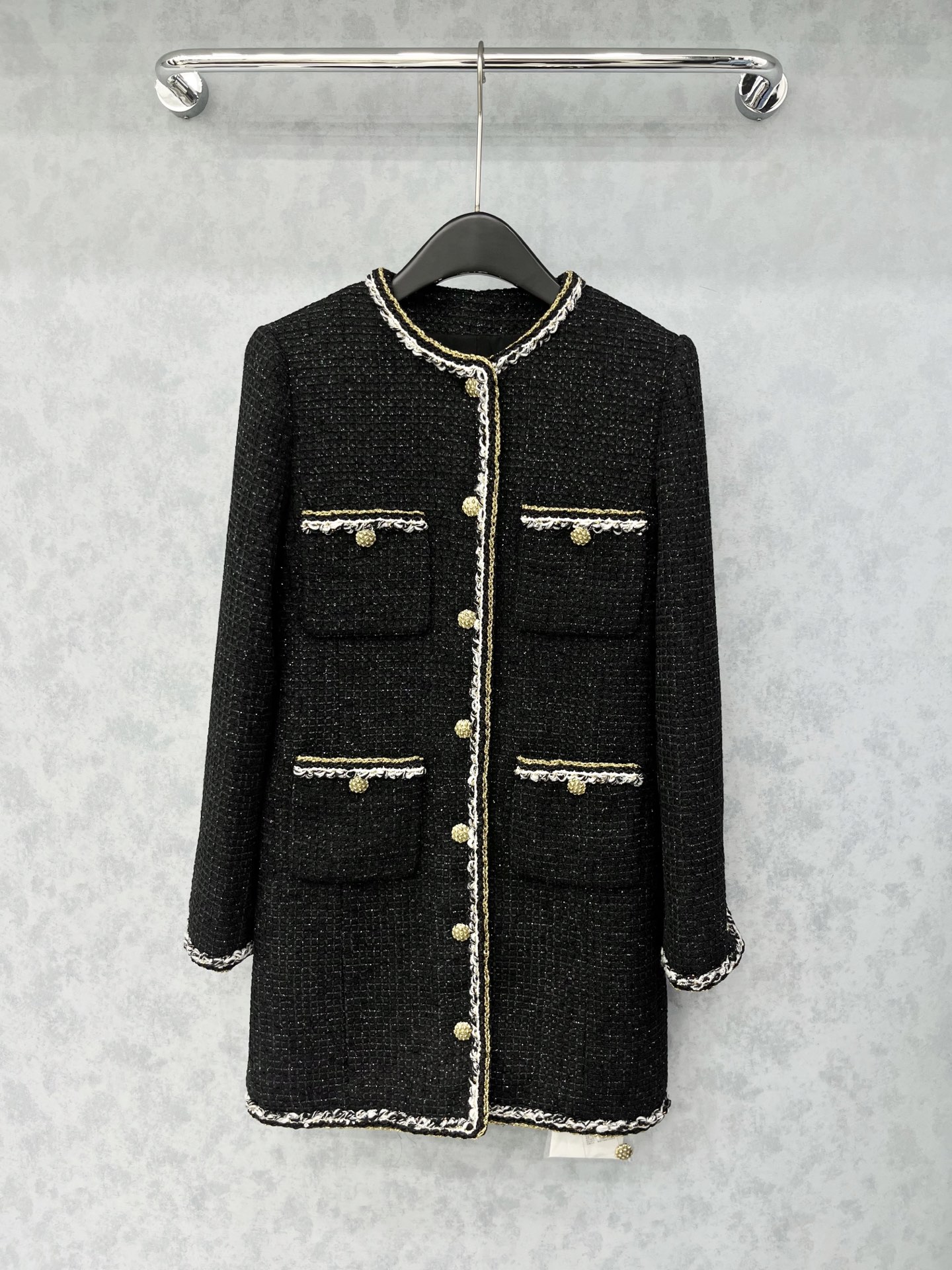 🛒𝐍𝐄𝐖 · 𝟐𝟎𝟐5/爆款现货【原版定制】Chane*｜2025新品黑金配色粗花呢圆领长款外套定制YB