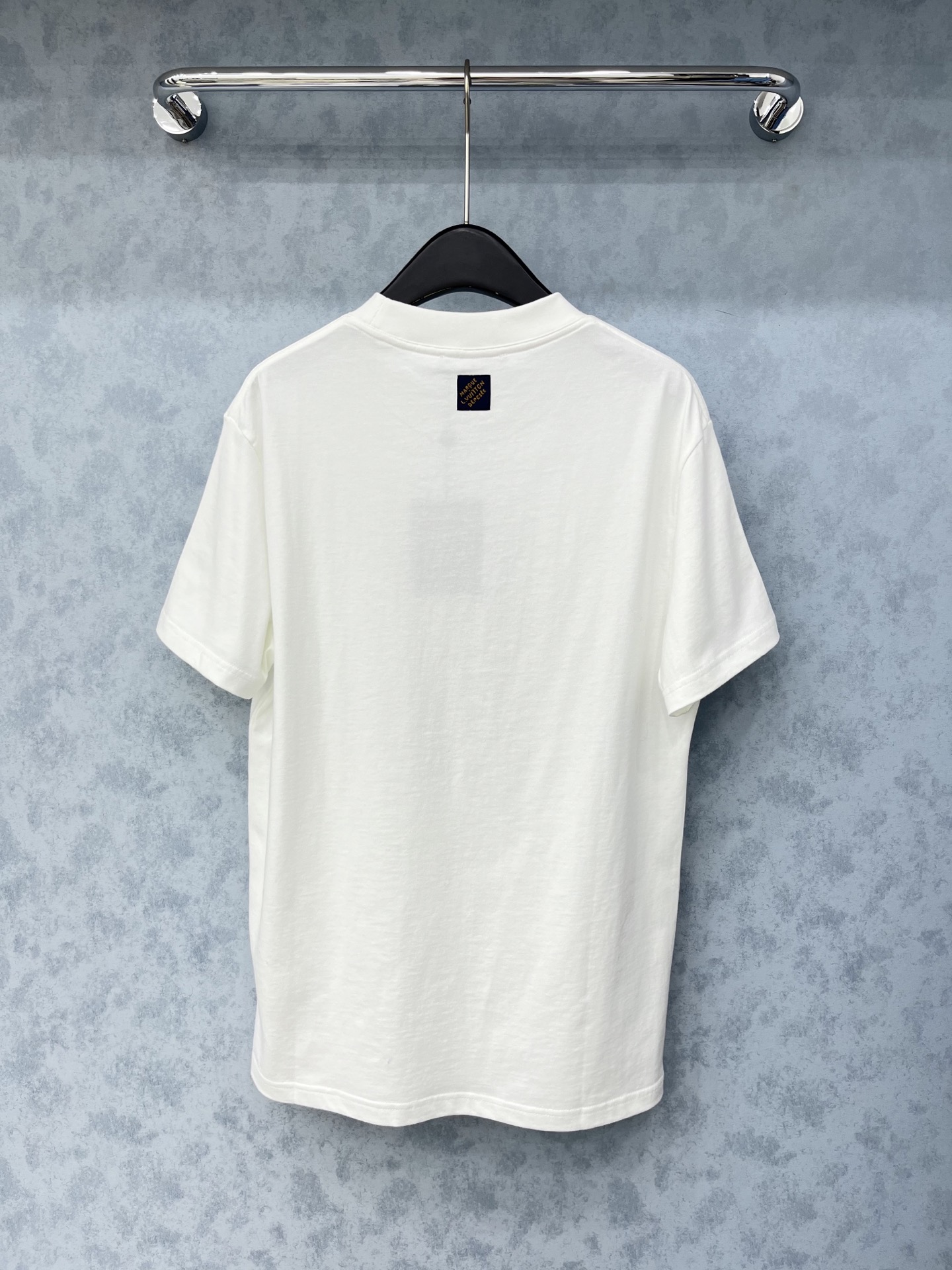 🛒𝐍𝐄𝐖 · 𝟐𝟎𝟐5/爆款现货原单品质 Lv ｜25新品刺绣字母短袖T恤精致宽松版型上身巨显瘦！男女同