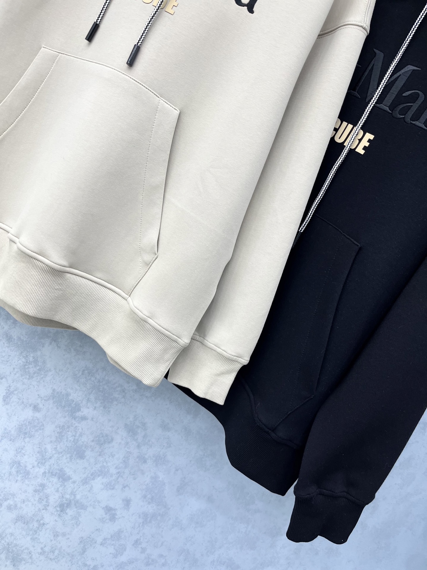 🛒𝐍𝐄𝐖 · 𝟐𝟎𝟐5/爆款现货【原版定制】Max*｜25经典撞色刺绣翻领卫衣干净利落的裁剪，落肩宽松慵