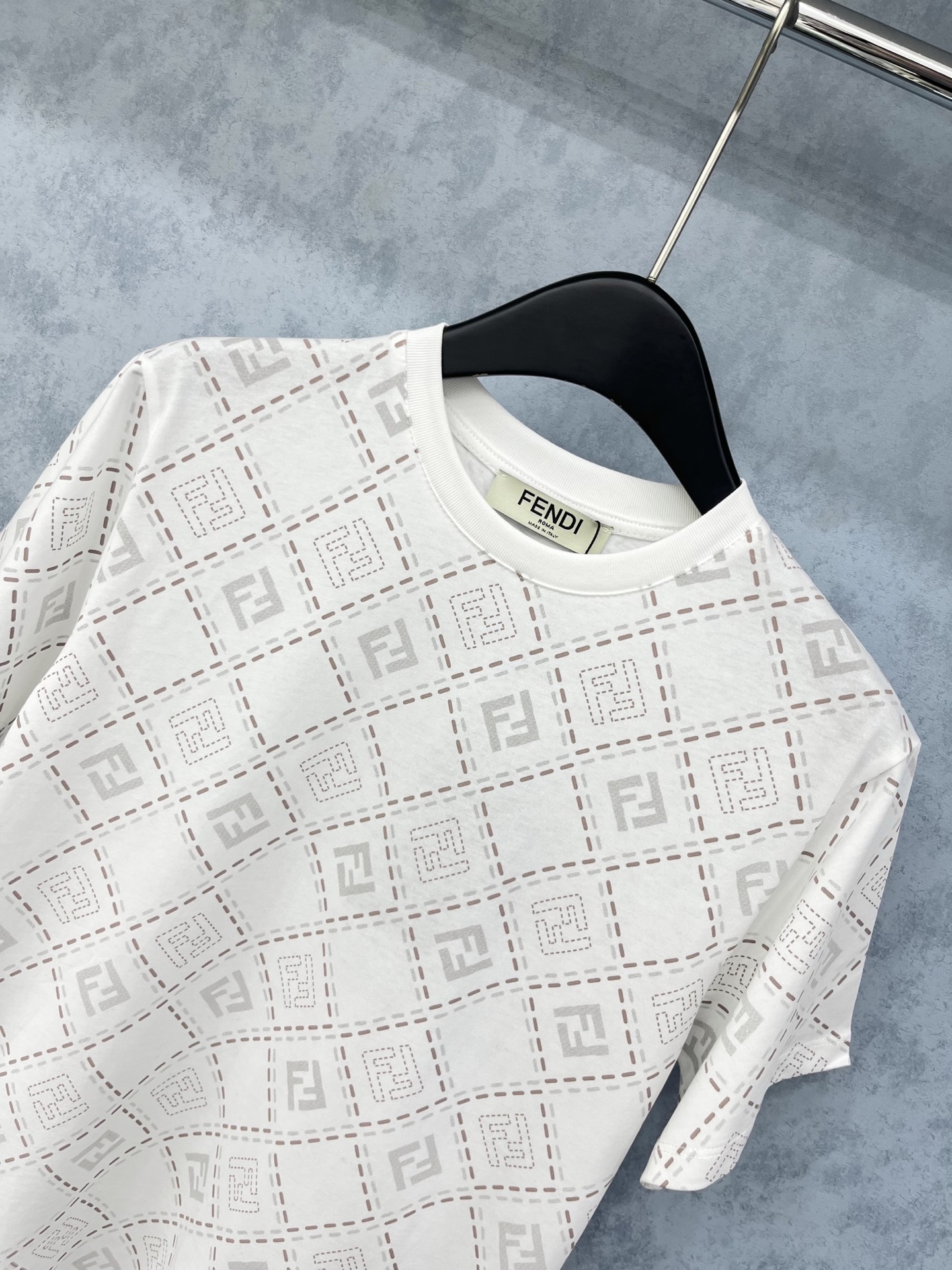 🛒𝐍𝐄𝐖 · 𝟐𝟎𝟐5/爆款现货原单品质 Fend*｜25新品印花短袖T恤精致版型上身巨显瘦！定制最新工