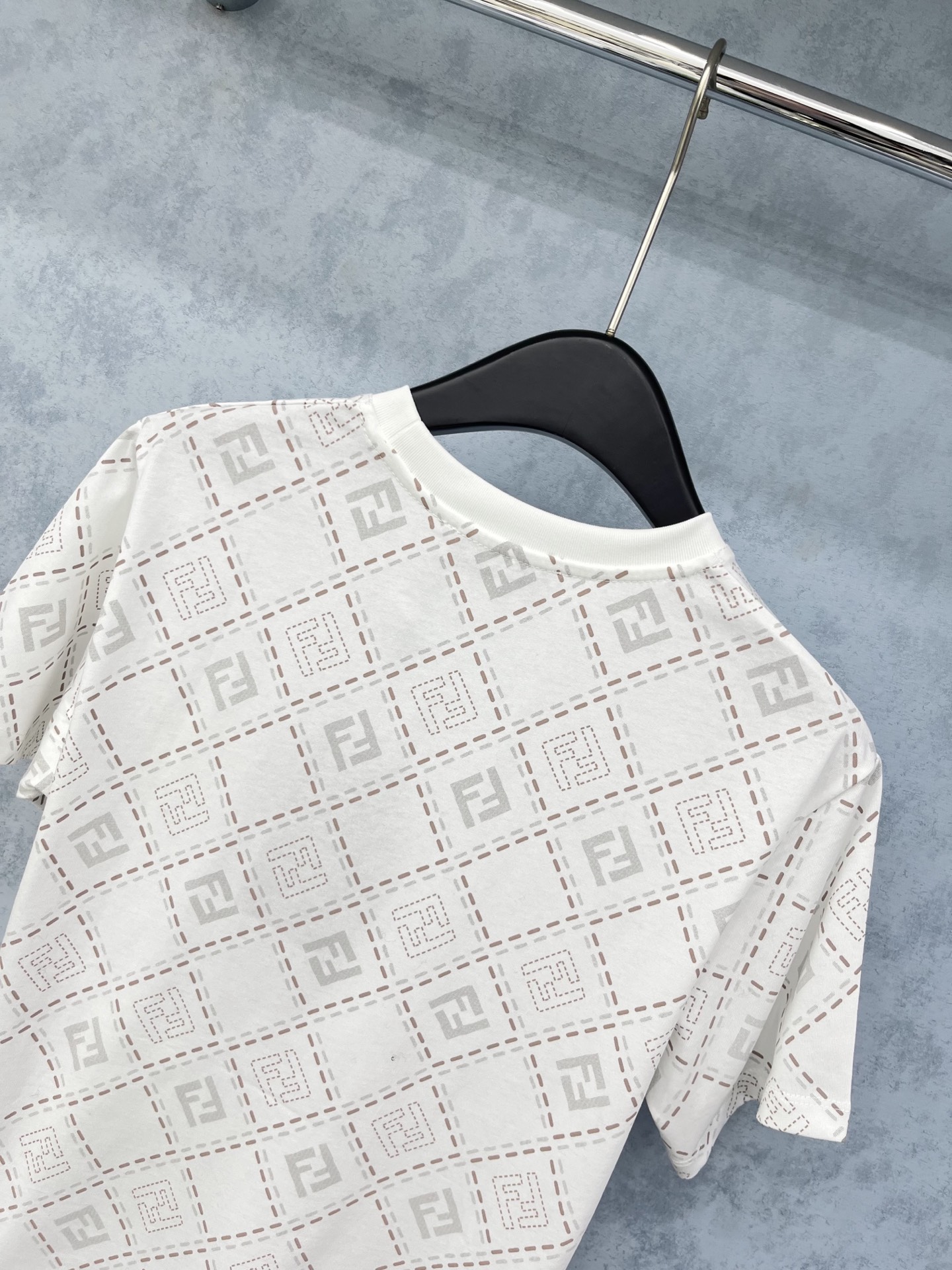 🛒𝐍𝐄𝐖 · 𝟐𝟎𝟐5/爆款现货原单品质 Fend*｜25新品印花短袖T恤精致版型上身巨显瘦！定制最新工