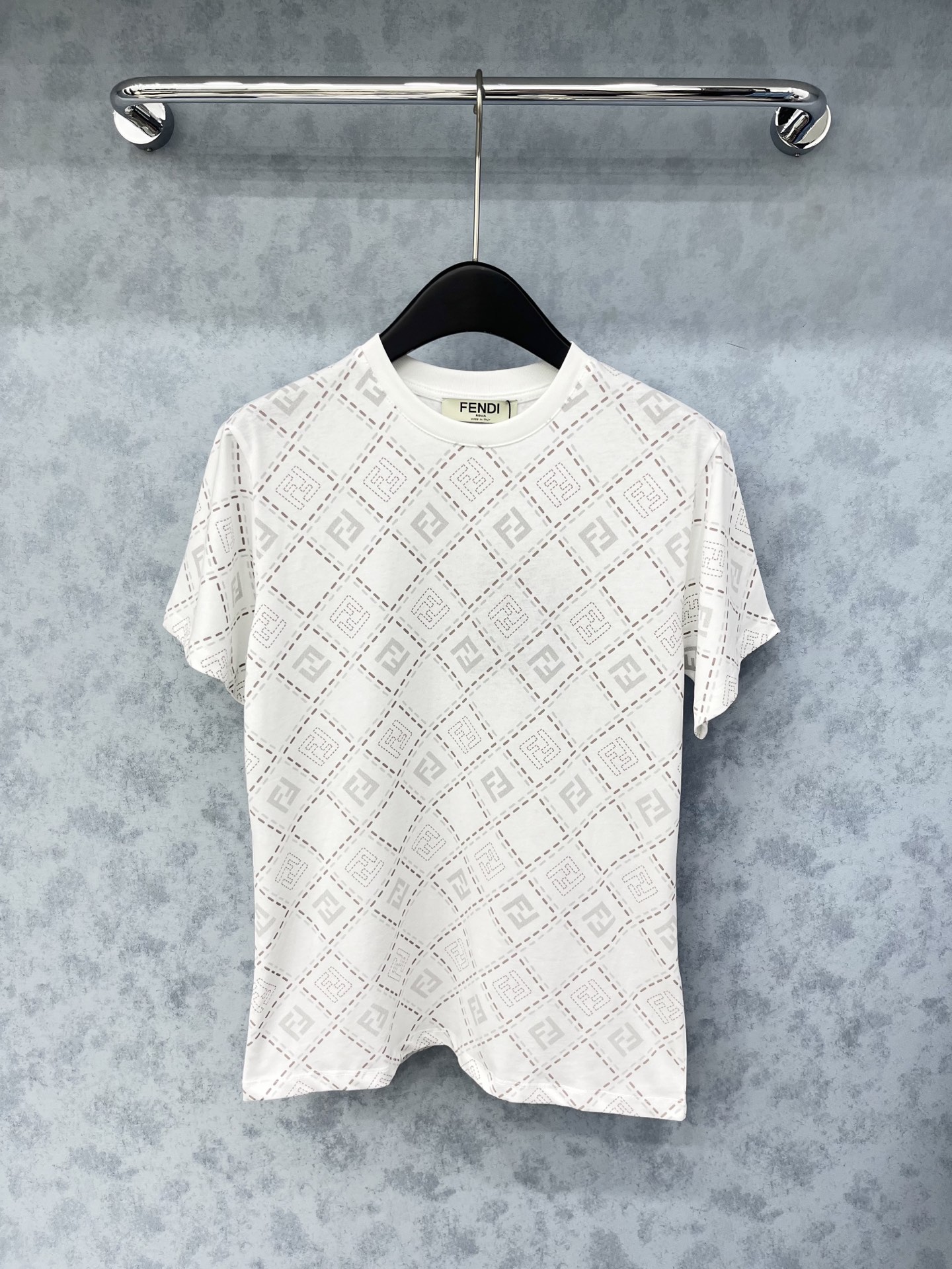 🛒𝐍𝐄𝐖 · 𝟐𝟎𝟐5/爆款现货原单品质 Fend*｜25新品印花短袖T恤精致版型上身巨显瘦！定制最新工