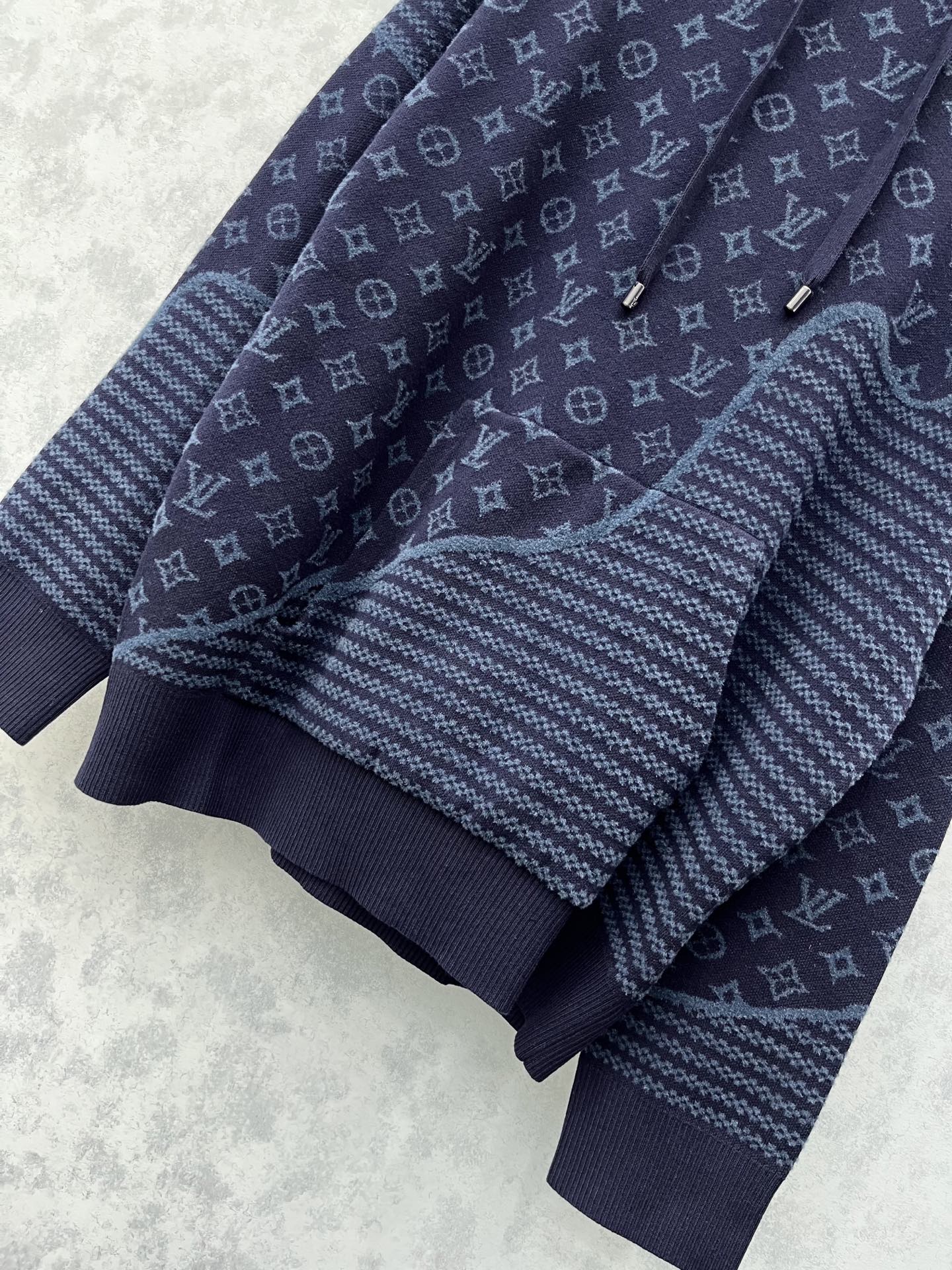 🛒𝐍𝐄𝐖 · 𝟐𝟎𝟐5/爆款现货【原版定制】LV ｜2025带帽老花提花绒面卫衣 男女同款定制YB材质 