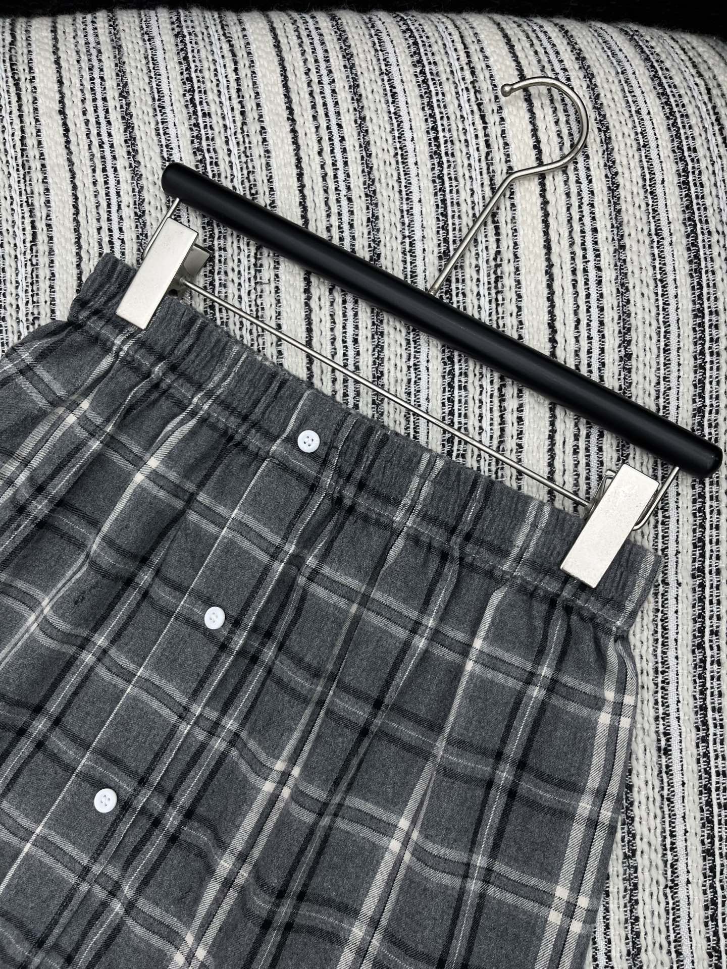 🛒𝐍𝐄𝐖 · 𝟐𝟎𝟐5/爆款现货【原版定制】 Miu Mi *｜2025新品格纹松紧半裙对比🆚品质 定制