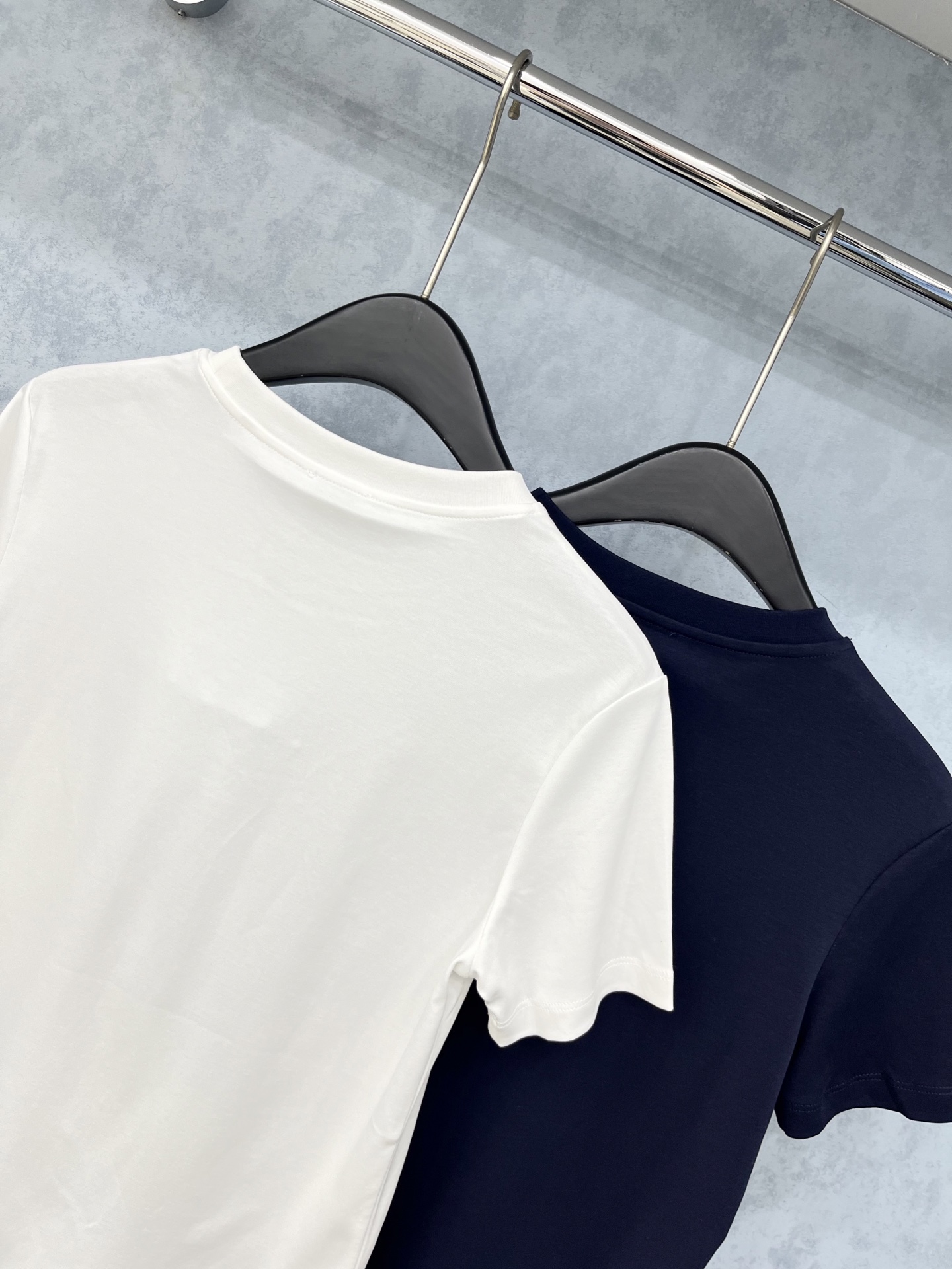 🛒𝐍𝐄𝐖 · 𝟐𝟎𝟐5/爆款现货原单品质 Cha*｜精致订钻短袖T恤高订面料 亲肤透气舒适标志性字母图案