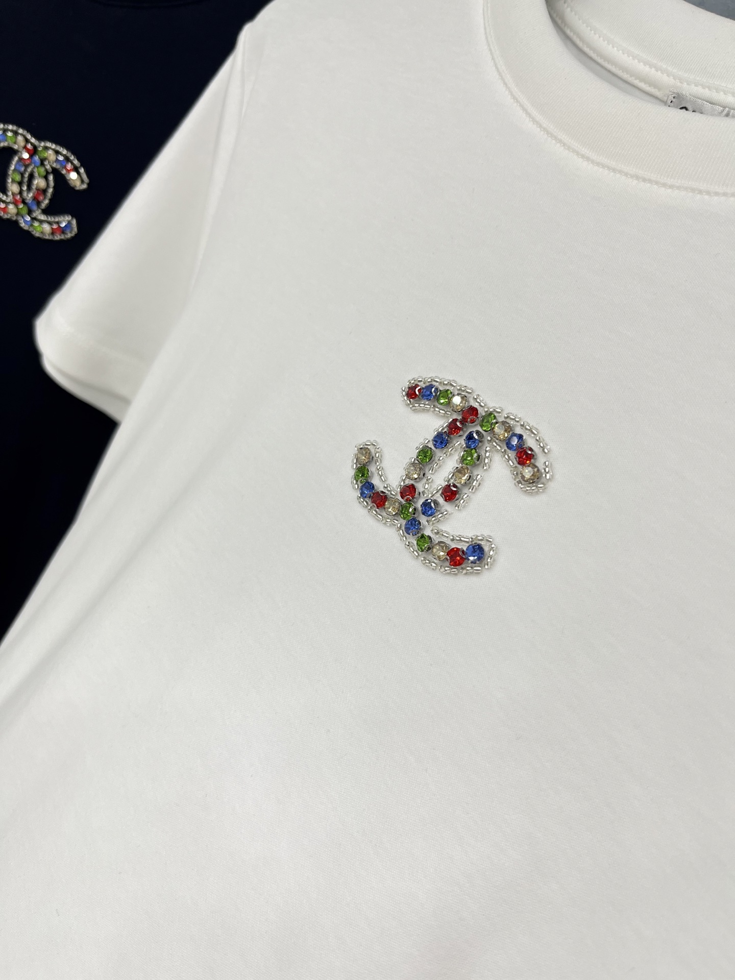 🛒𝐍𝐄𝐖 · 𝟐𝟎𝟐5/爆款现货原单品质 Cha*｜精致订钻短袖T恤高订面料 亲肤透气舒适标志性字母图案