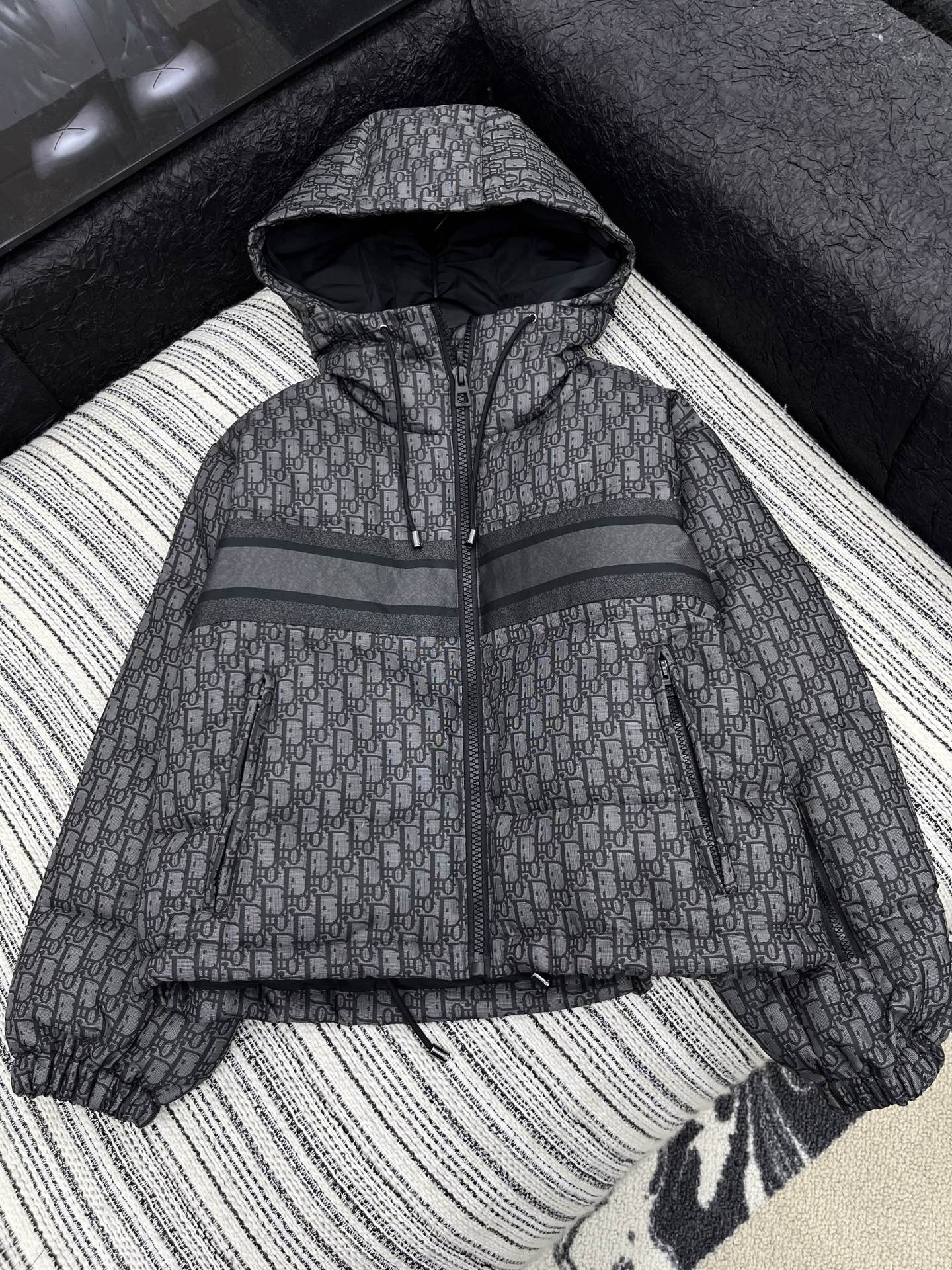 🛒𝐍𝐄𝐖 · 𝟐𝟎𝟐5/爆款现货原单品质 Dio*｜25新款带帽老花拉链羽绒服外套爆单系列款 气质女神必