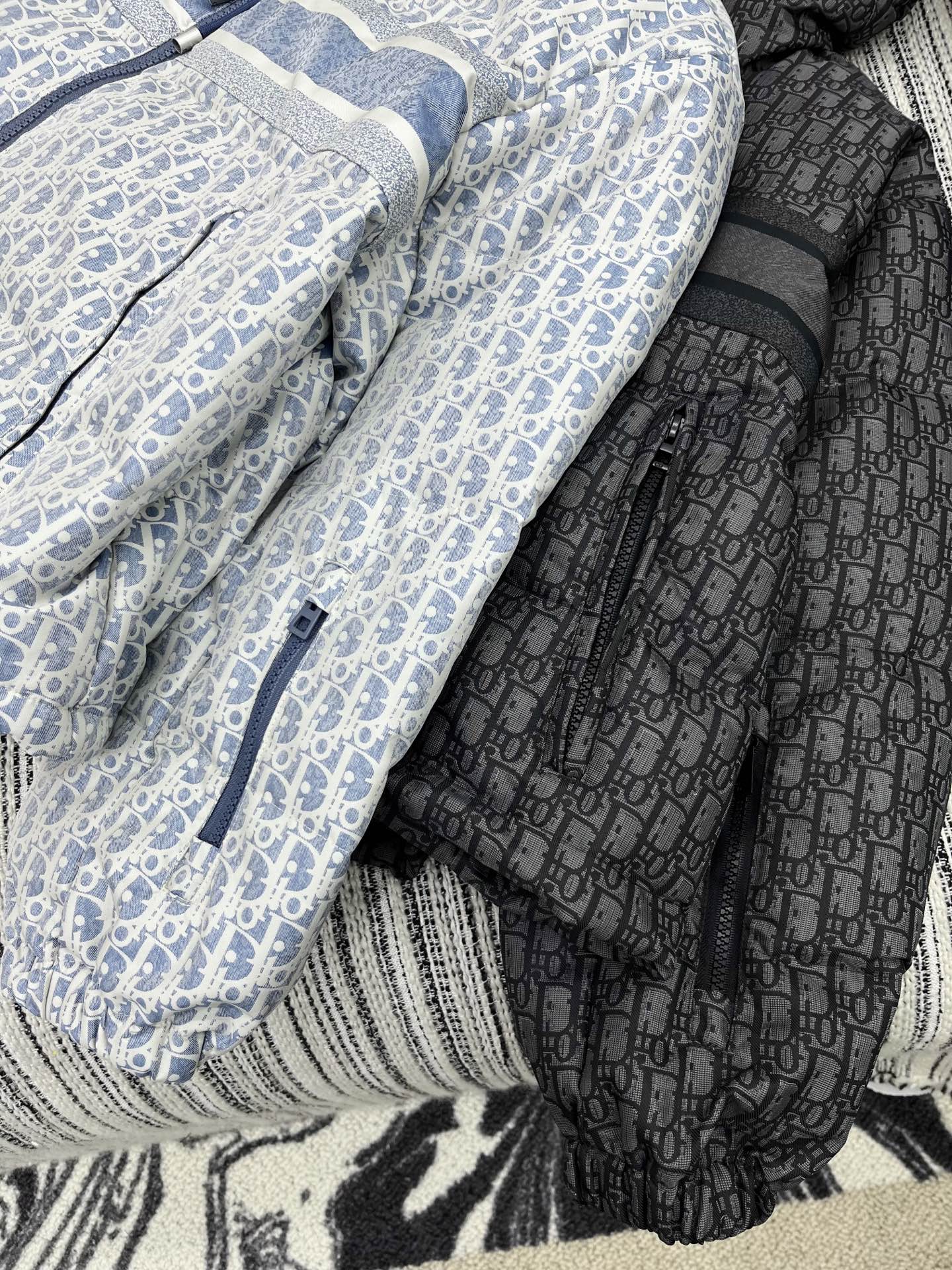 🛒𝐍𝐄𝐖 · 𝟐𝟎𝟐5/爆款现货原单品质 Dio*｜25新款带帽老花拉链羽绒服外套爆单系列款 气质女神必