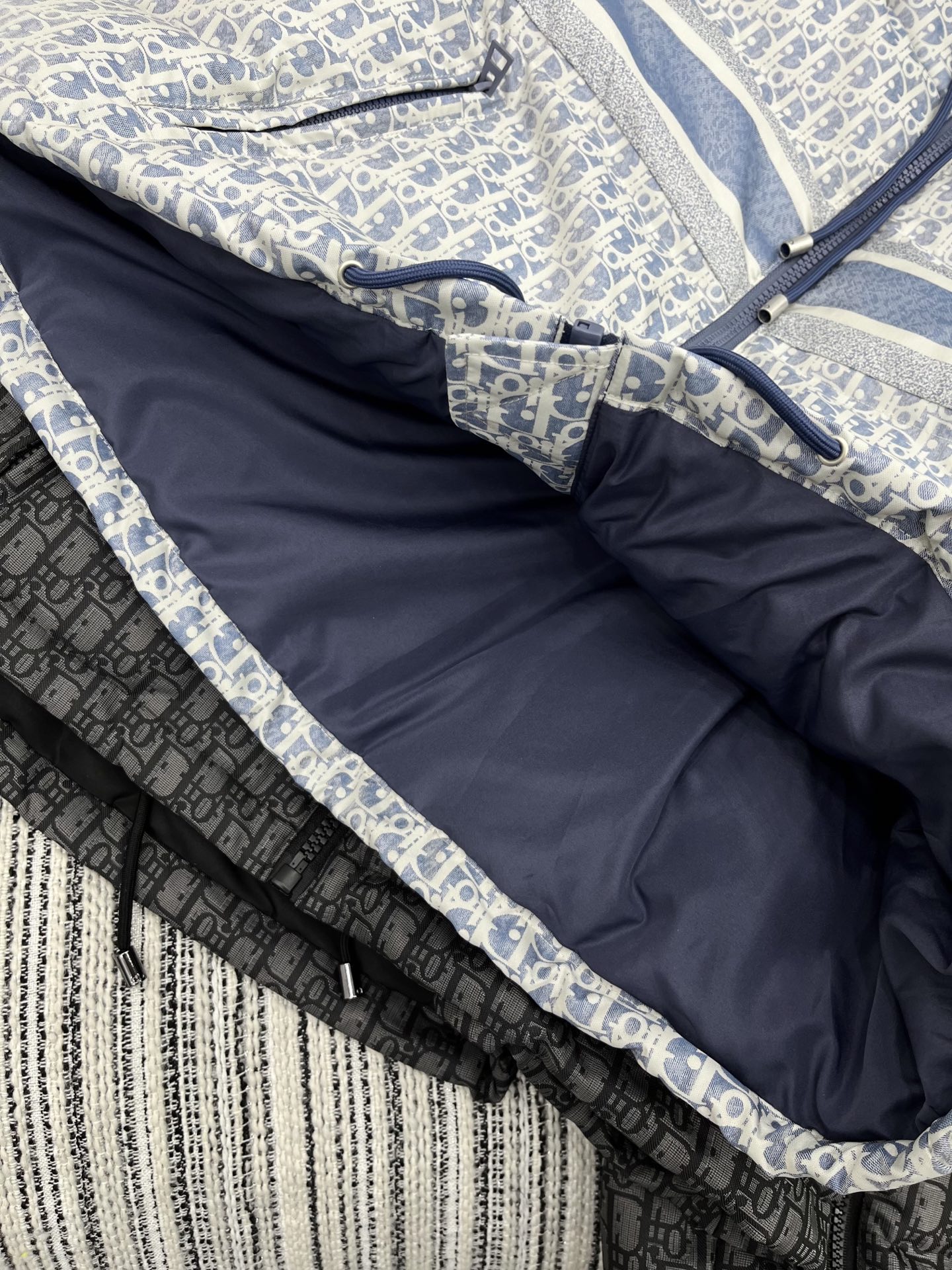 🛒𝐍𝐄𝐖 · 𝟐𝟎𝟐5/爆款现货原单品质 Dio*｜25新款带帽老花拉链羽绒服外套爆单系列款 气质女神必