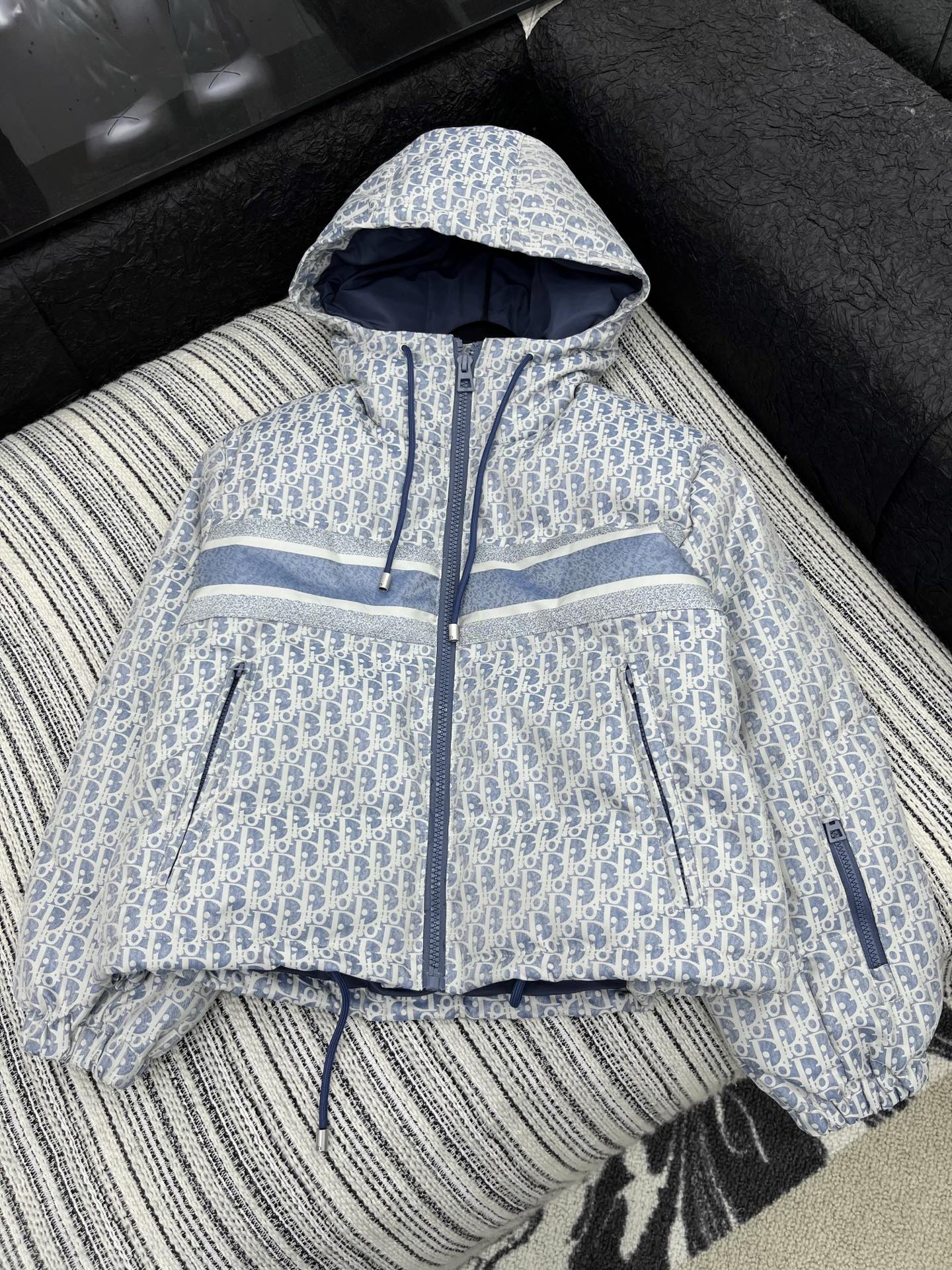 🛒𝐍𝐄𝐖 · 𝟐𝟎𝟐5/爆款现货原单品质 Dio*｜25新款带帽老花拉链羽绒服外套爆单系列款 气质女神必