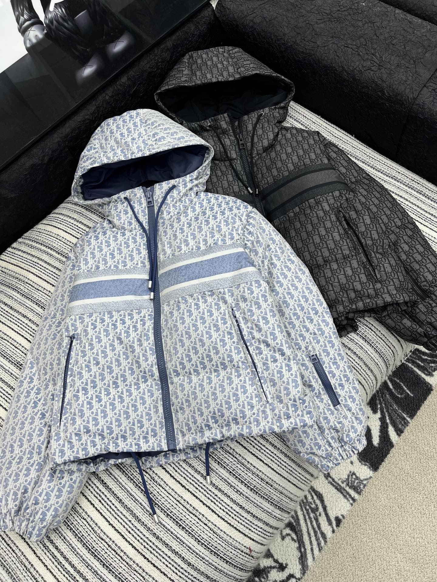 🛒𝐍𝐄𝐖 · 𝟐𝟎𝟐5/爆款现货原单品质 Dio*｜25新款带帽老花拉链羽绒服外套爆单系列款 气质女神必