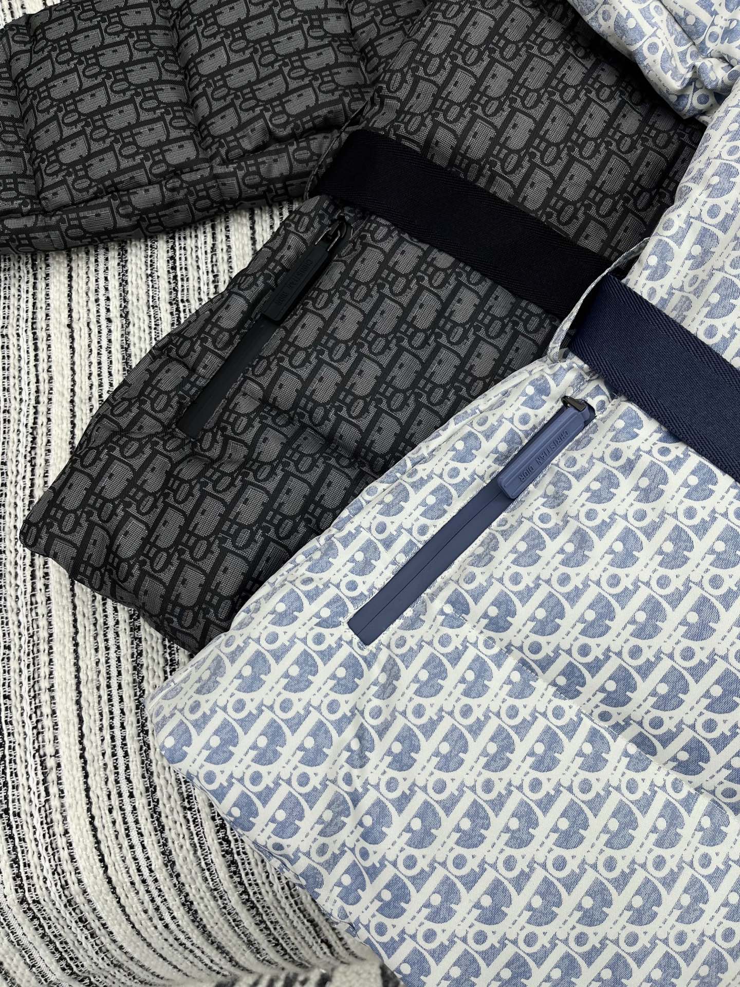 🛒𝐍𝐄𝐖 · 𝟐𝟎𝟐5/爆款现货原单品质 Dio*｜25新款立领老花腰带羽绒服外套爆单系列款 气质女神必