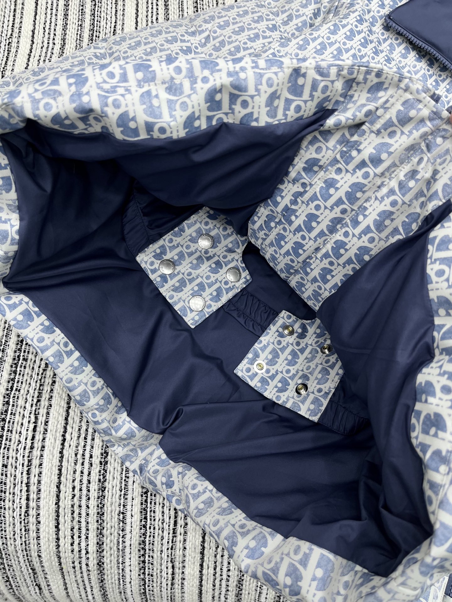 🛒𝐍𝐄𝐖 · 𝟐𝟎𝟐5/爆款现货原单品质 Dio*｜25新款立领老花腰带羽绒服外套爆单系列款 气质女神必