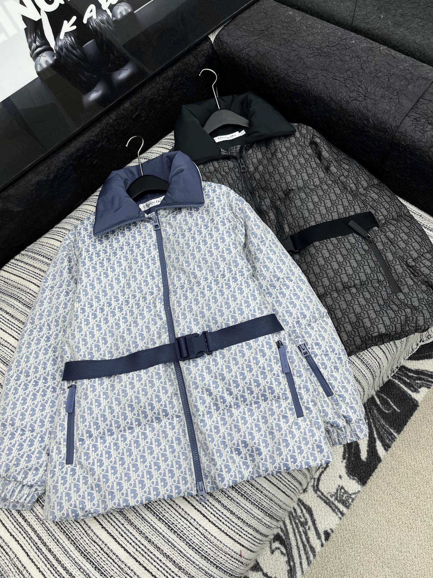 🛒𝐍𝐄𝐖 · 𝟐𝟎𝟐5/爆款现货原单品质 Dio*｜25新款立领老花腰带羽绒服外套爆单系列款 气质女神必