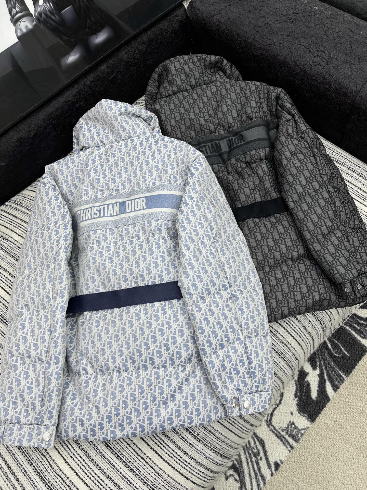 🛒𝐍𝐄𝐖 · 𝟐𝟎𝟐5/爆款现货原单品质 Dio*｜25新款立领老花腰带羽绒服外套爆单系列款 气质女神必