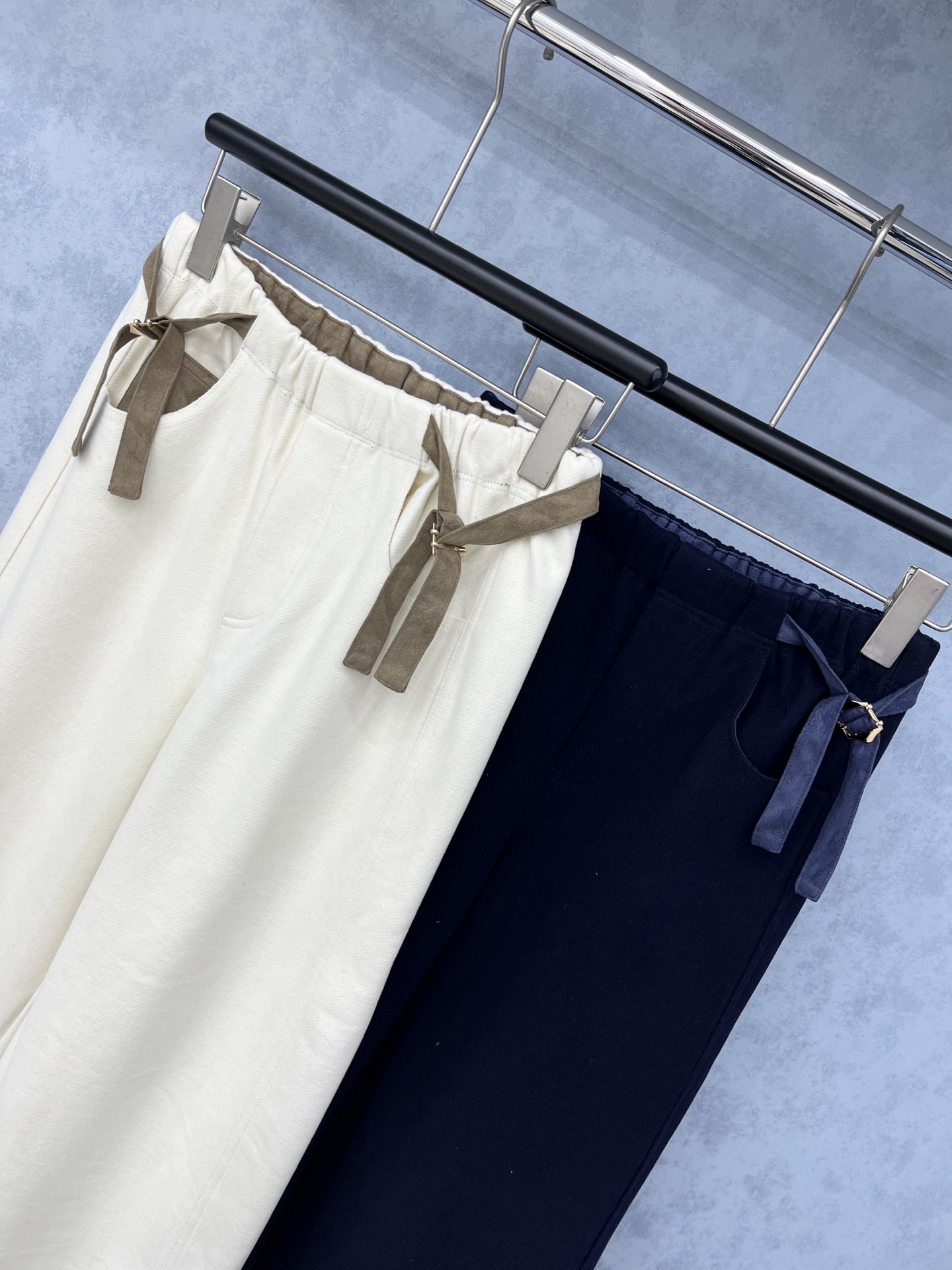 🛒𝐍𝐄𝐖 · 𝟐𝟎𝟐5/爆款现货原单品质 Cha*｜25新款加绒休闲裤重工抽绳拼接松紧腰工艺 高订面料亲