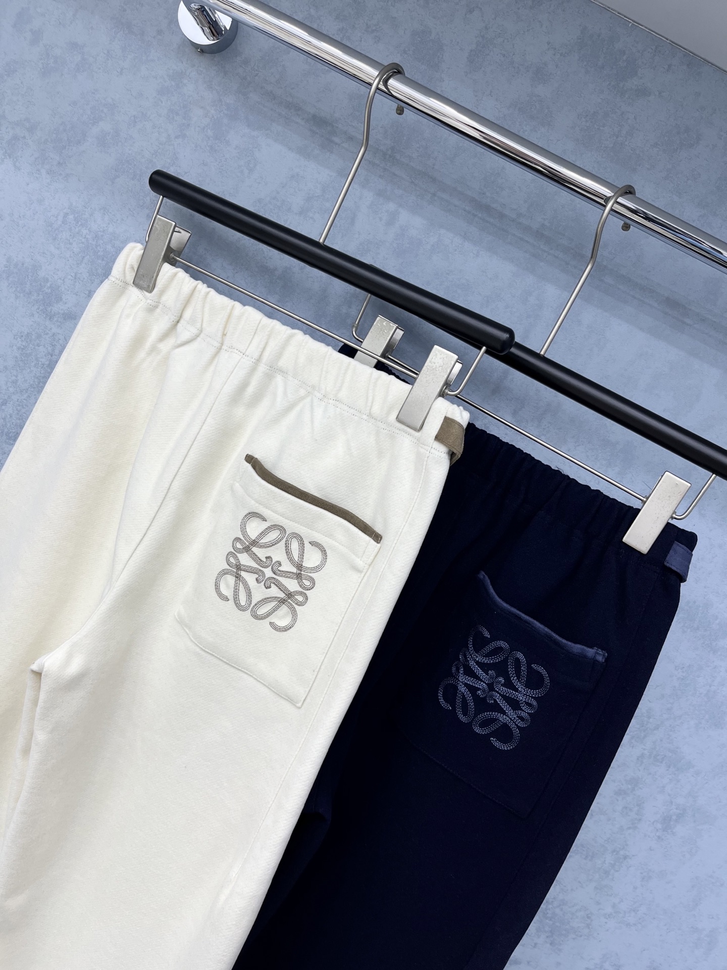 🛒𝐍𝐄𝐖 · 𝟐𝟎𝟐5/爆款现货原单品质 Cha*｜25新款加绒休闲裤重工抽绳拼接松紧腰工艺 高订面料亲