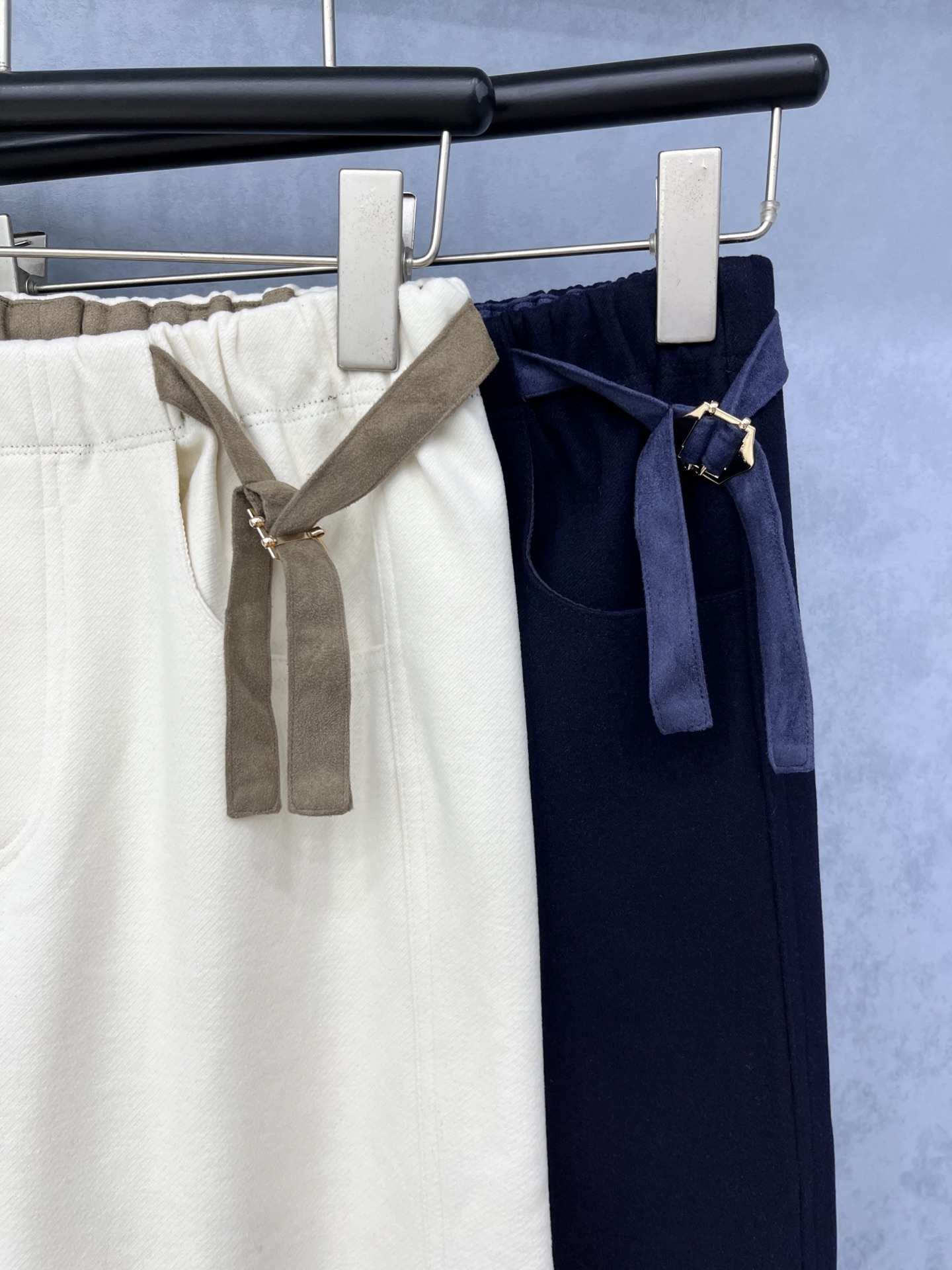 🛒𝐍𝐄𝐖 · 𝟐𝟎𝟐5/爆款现货原单品质 Cha*｜25新款加绒休闲裤重工抽绳拼接松紧腰工艺 高订面料亲