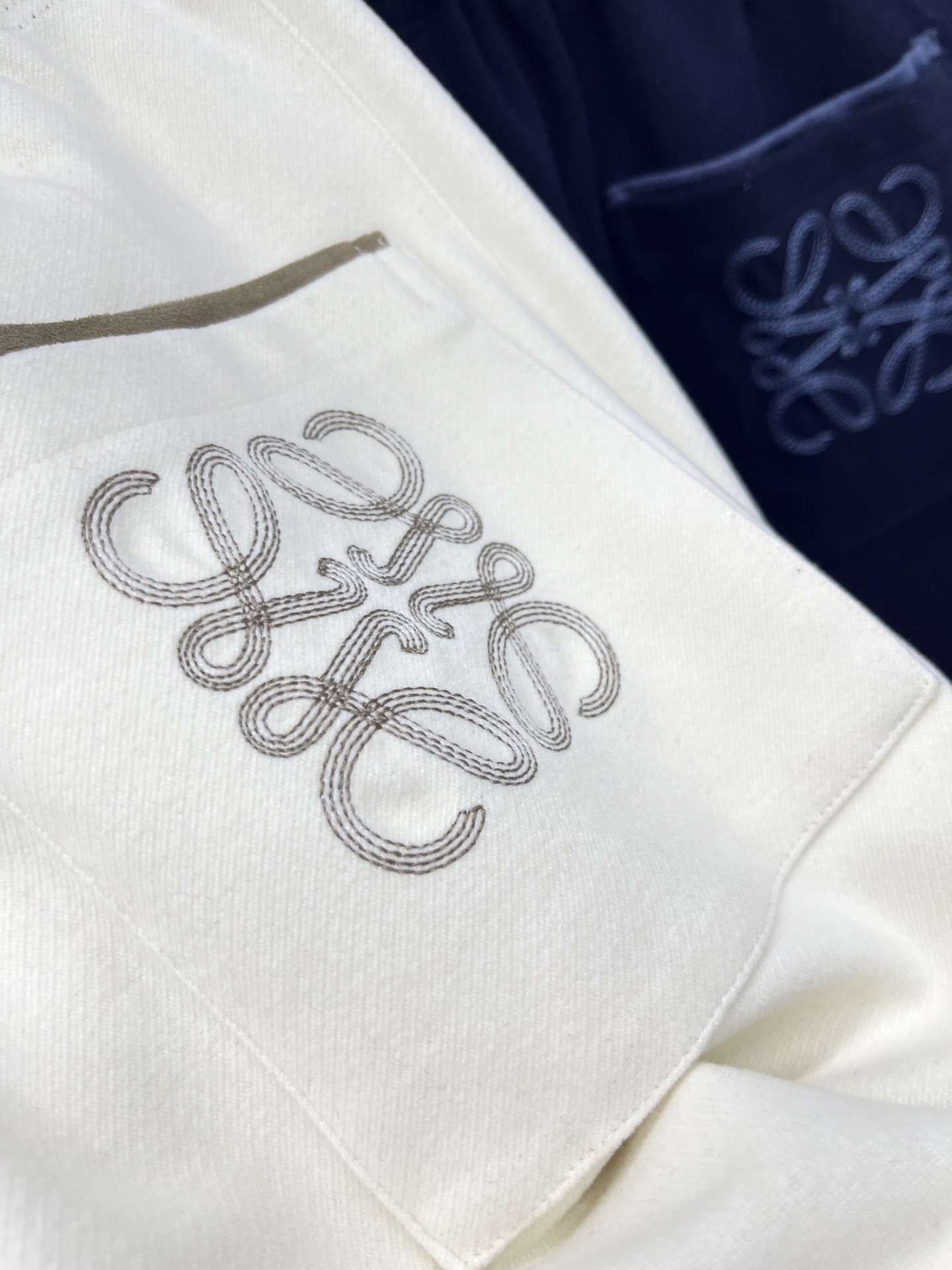 🛒𝐍𝐄𝐖 · 𝟐𝟎𝟐5/爆款现货原单品质 Cha*｜25新款加绒休闲裤重工抽绳拼接松紧腰工艺 高订面料亲