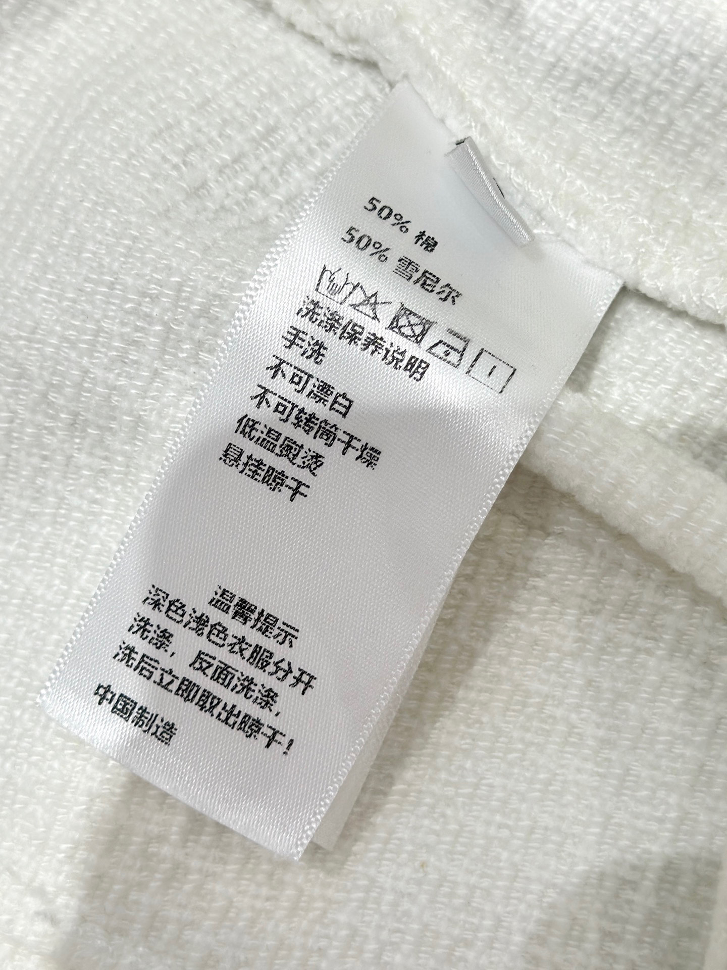 🛒𝐍𝐄𝐖 · 𝟐𝟎𝟐5/爆款现货设计师 原创｜女神同款双C口袋雪尼尔流苏休闲裤这款裤子选用优质面料，挺括