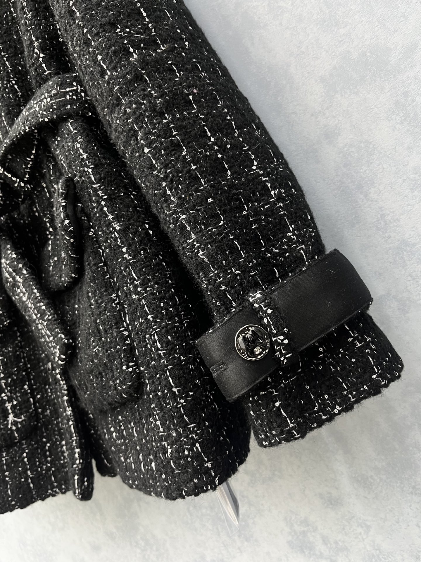 🛒𝐍𝐄𝐖 · 𝟐𝟎𝟐5/爆款现货【原版定制】Chane*｜2025新品粗花呢立领系带蚂蚁腰外套定制YB进