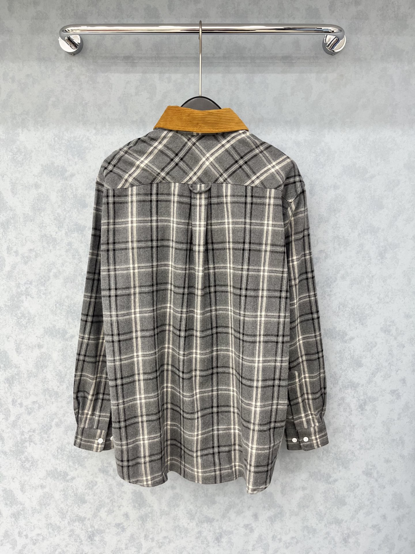 🛒𝐍𝐄𝐖 · 𝟐𝟎𝟐5/爆款现货【原版定制】 Miu Mi *｜2025新品格纹撞色翻领衬衫对比🆚品质 